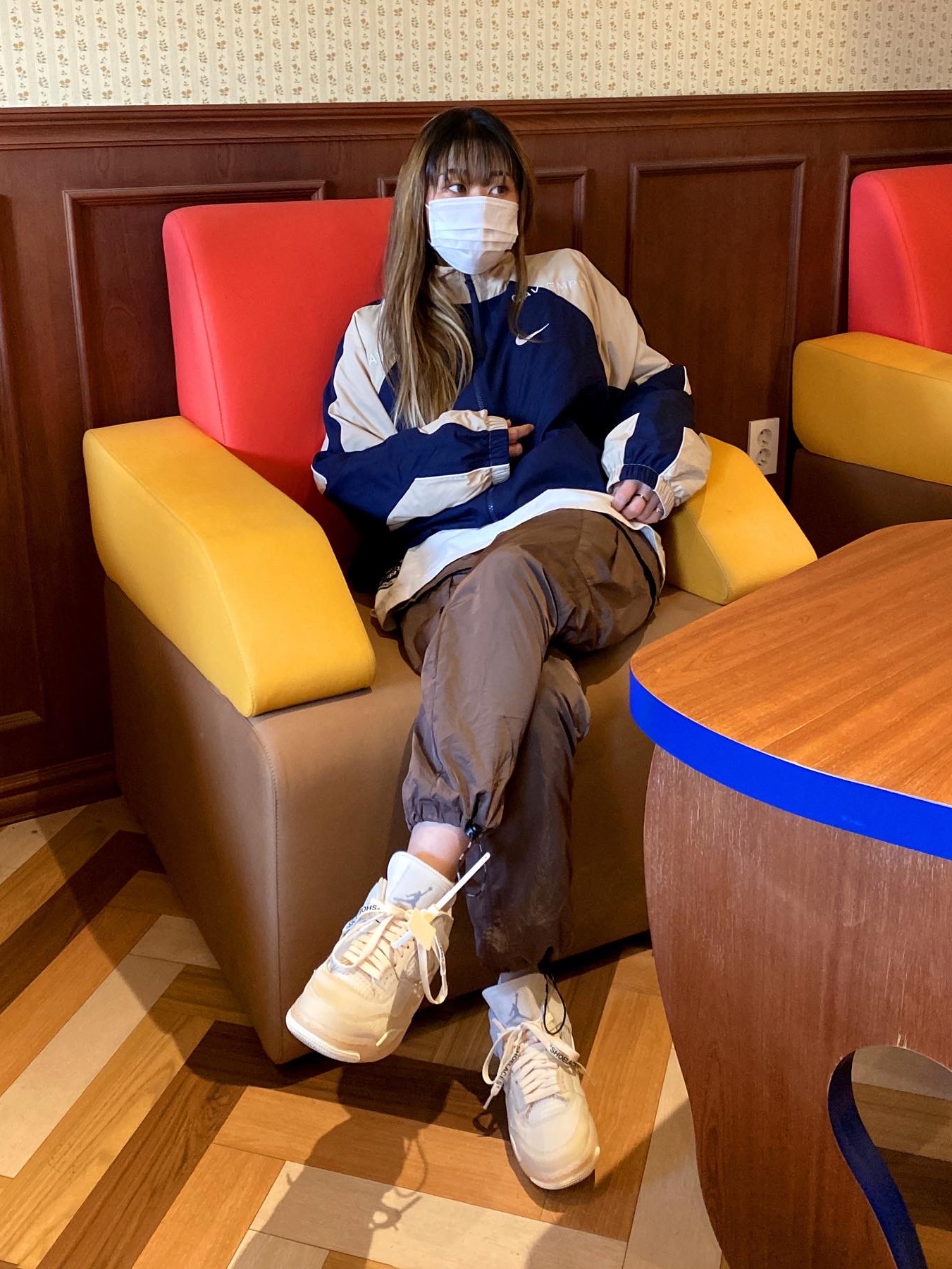 (W) Jordan 4 x Off-White Retro SP Sail, Nike x Cav Empt Track Jacket Navy 착용 스타일 - 2