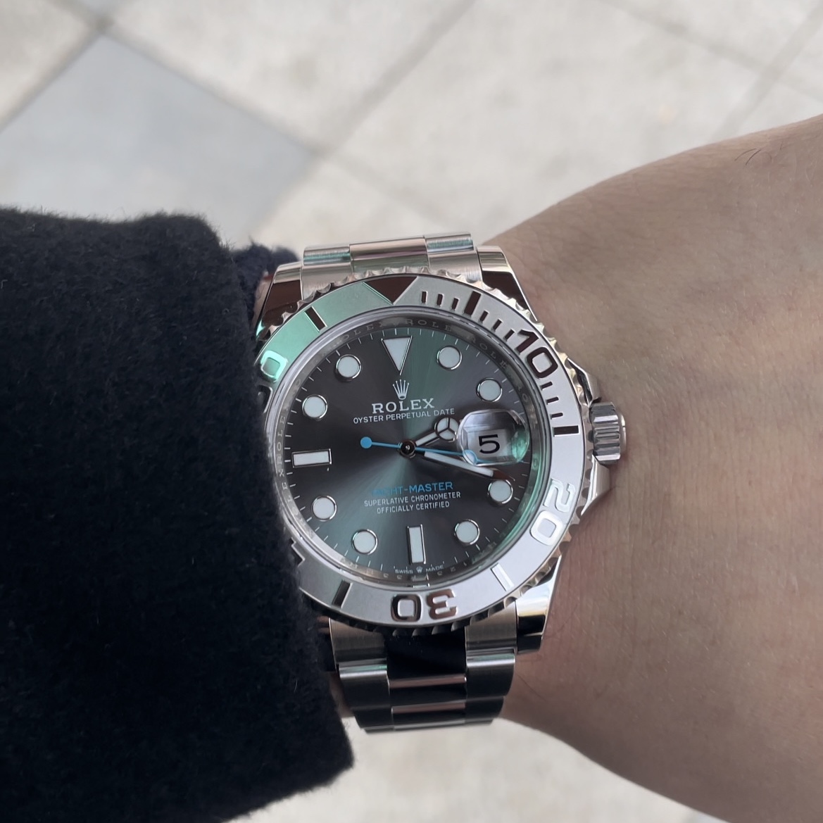 Rolex Yacht-Master 40mm 126622 Slate Oyster 착용 스타일