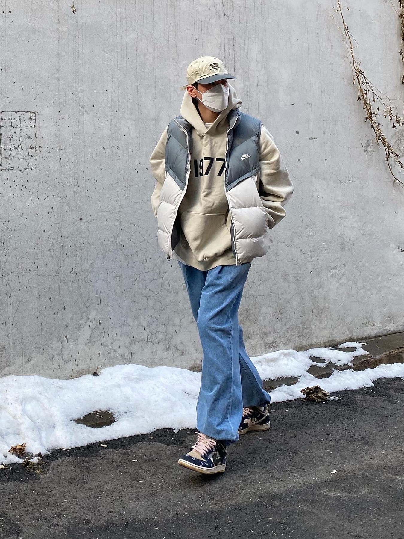 Nike x Travis Scott SB Dunk Low, Essentials 1977 Hoodie Wheat - 22SS 착용 스타일 - 4
