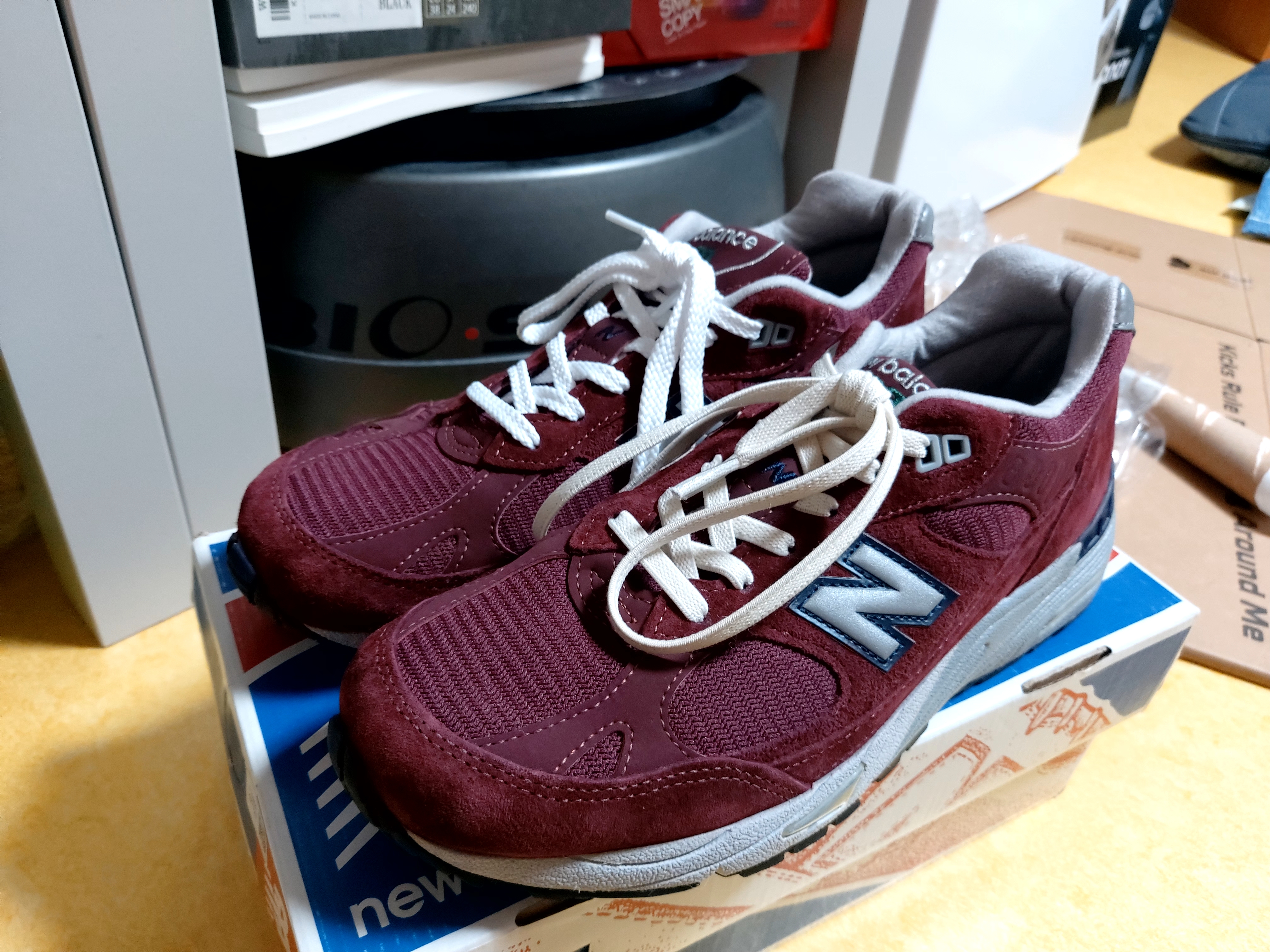 New Balance 991 Made in USA Connoisseur Painters Burgundy 착용 스타일 - 2