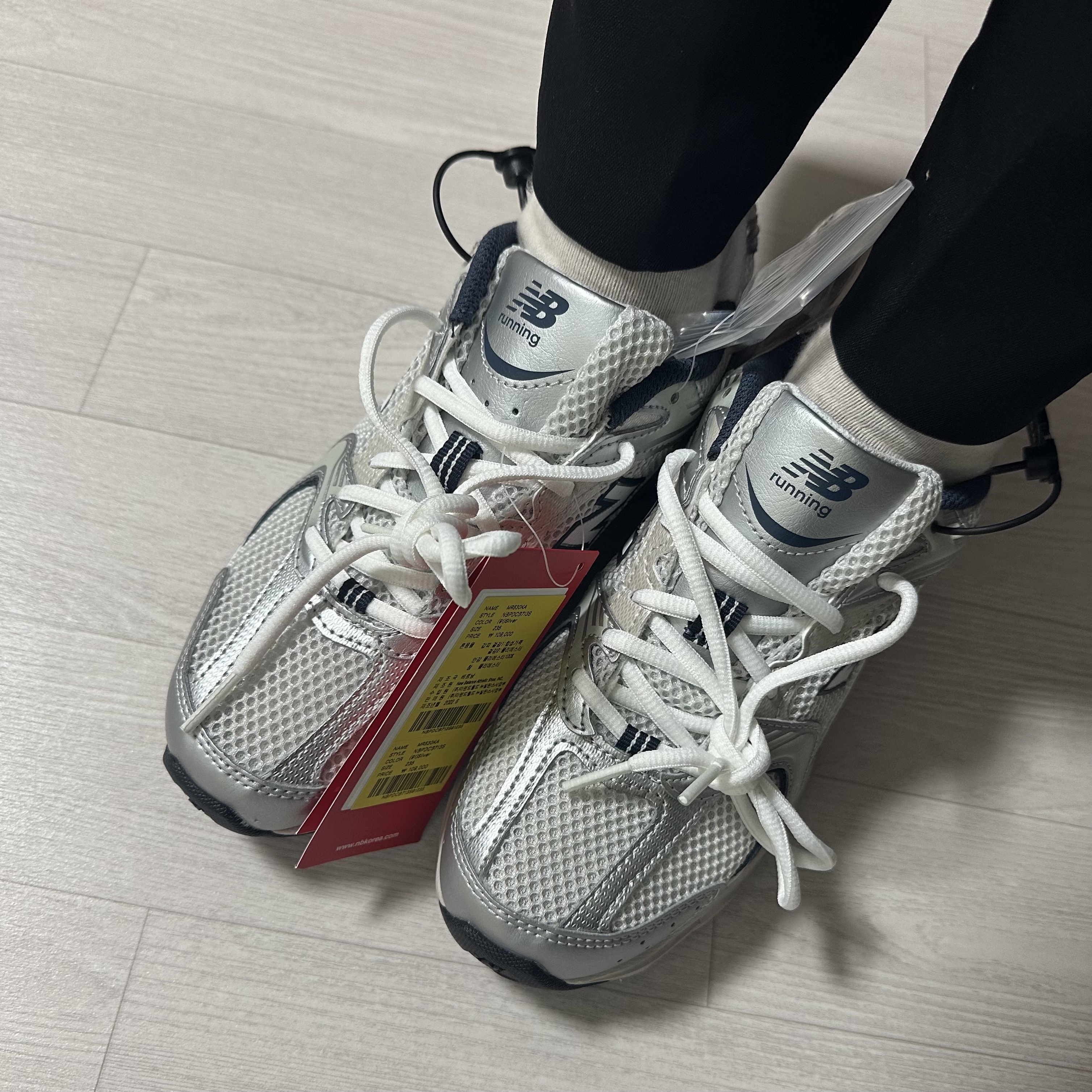 New Balance 530 Steel Grey 착용 스타일 - 1