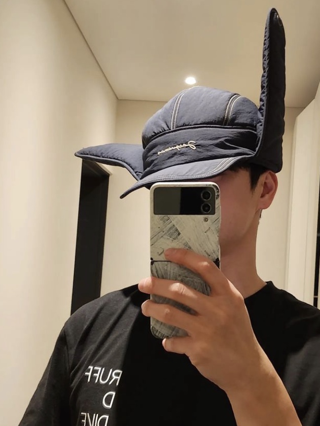 Jacquemus La Cagoule Bricciola Puffed Ear Flap Hat Navy 착용 스타일 - 2