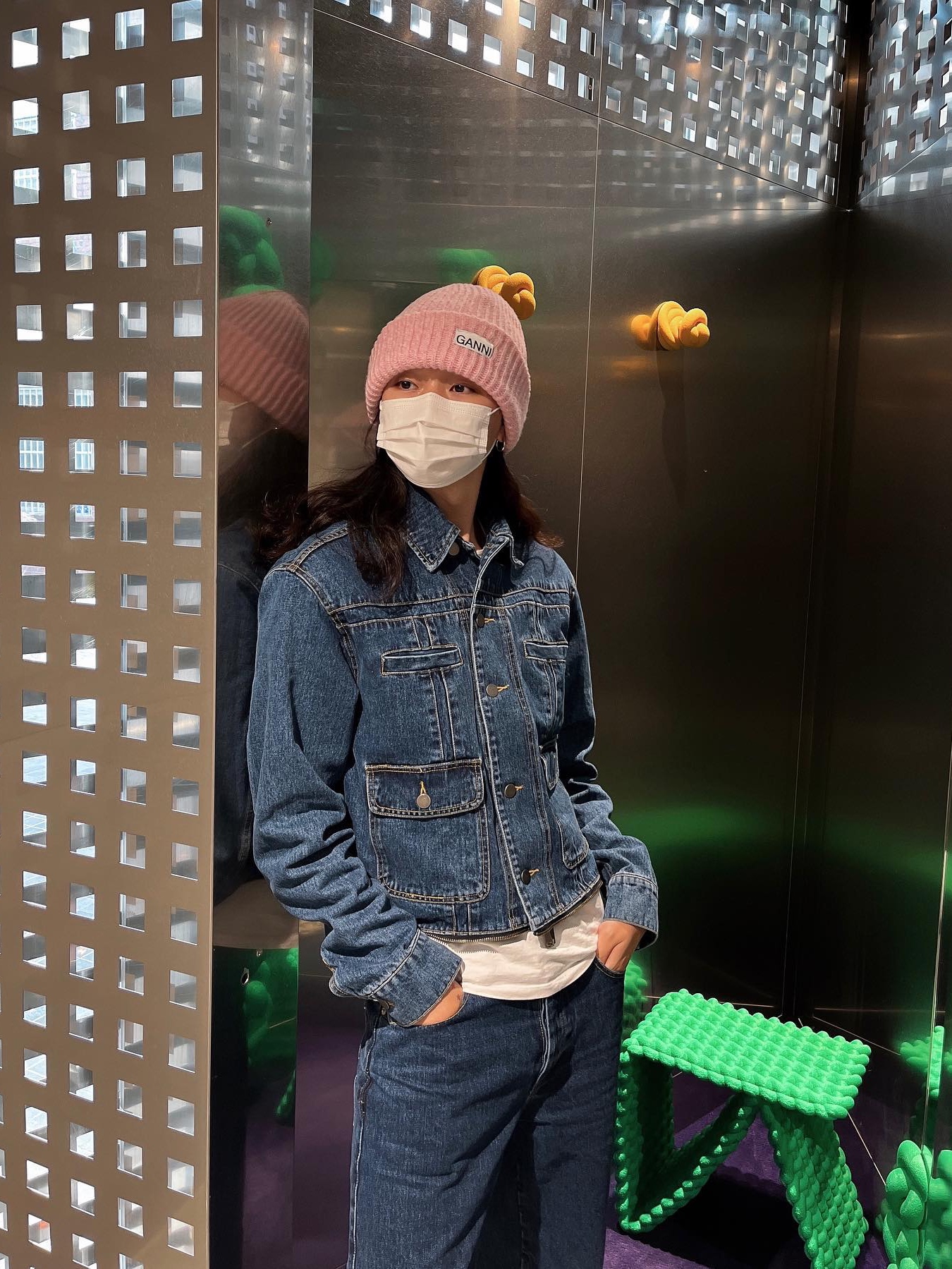 Ganni Wool Beanie Lilac Sachet, Ganni Wool Beanie Black Melange 착용 스타일