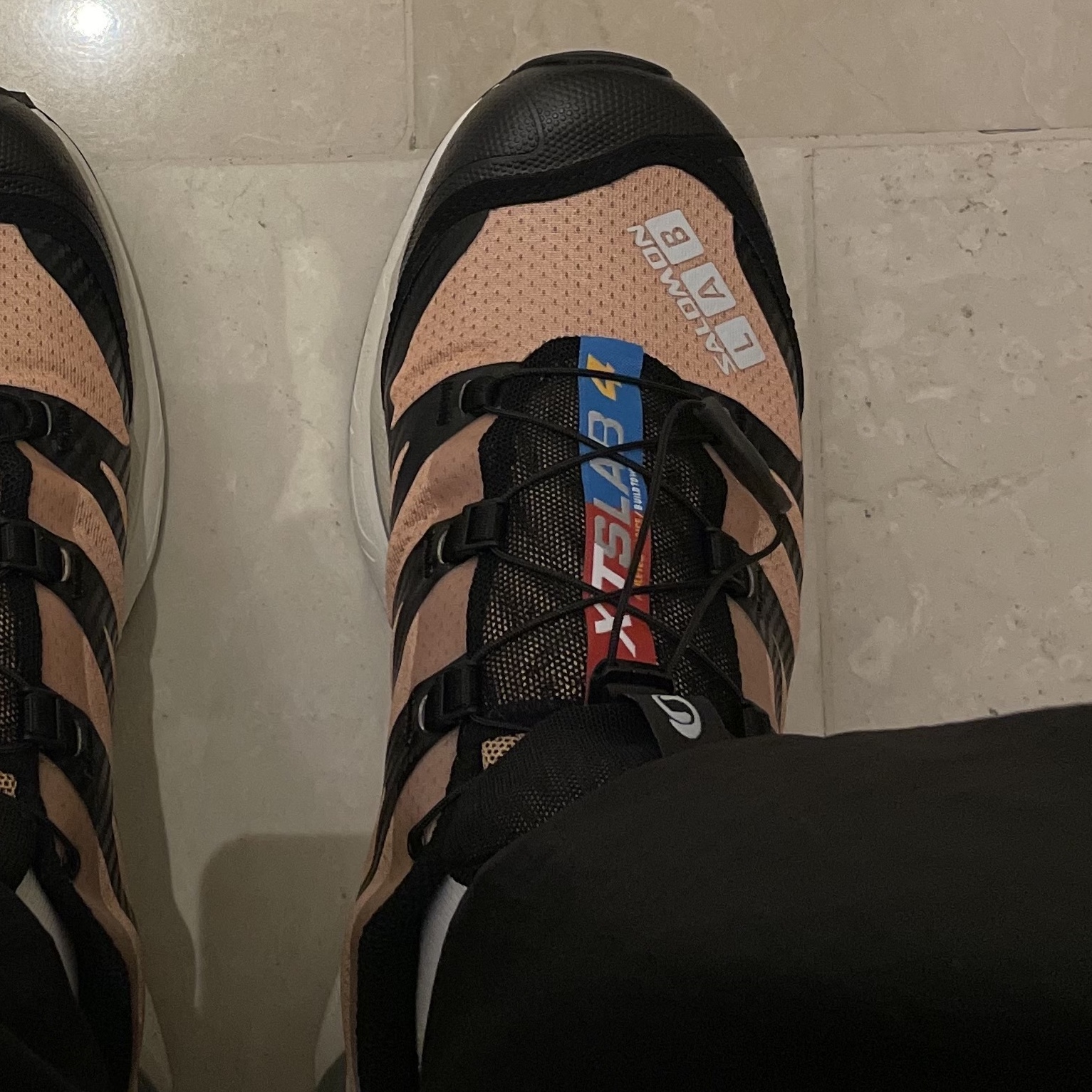 Salomon XT-4 Tobacco Brown 착용 스타일