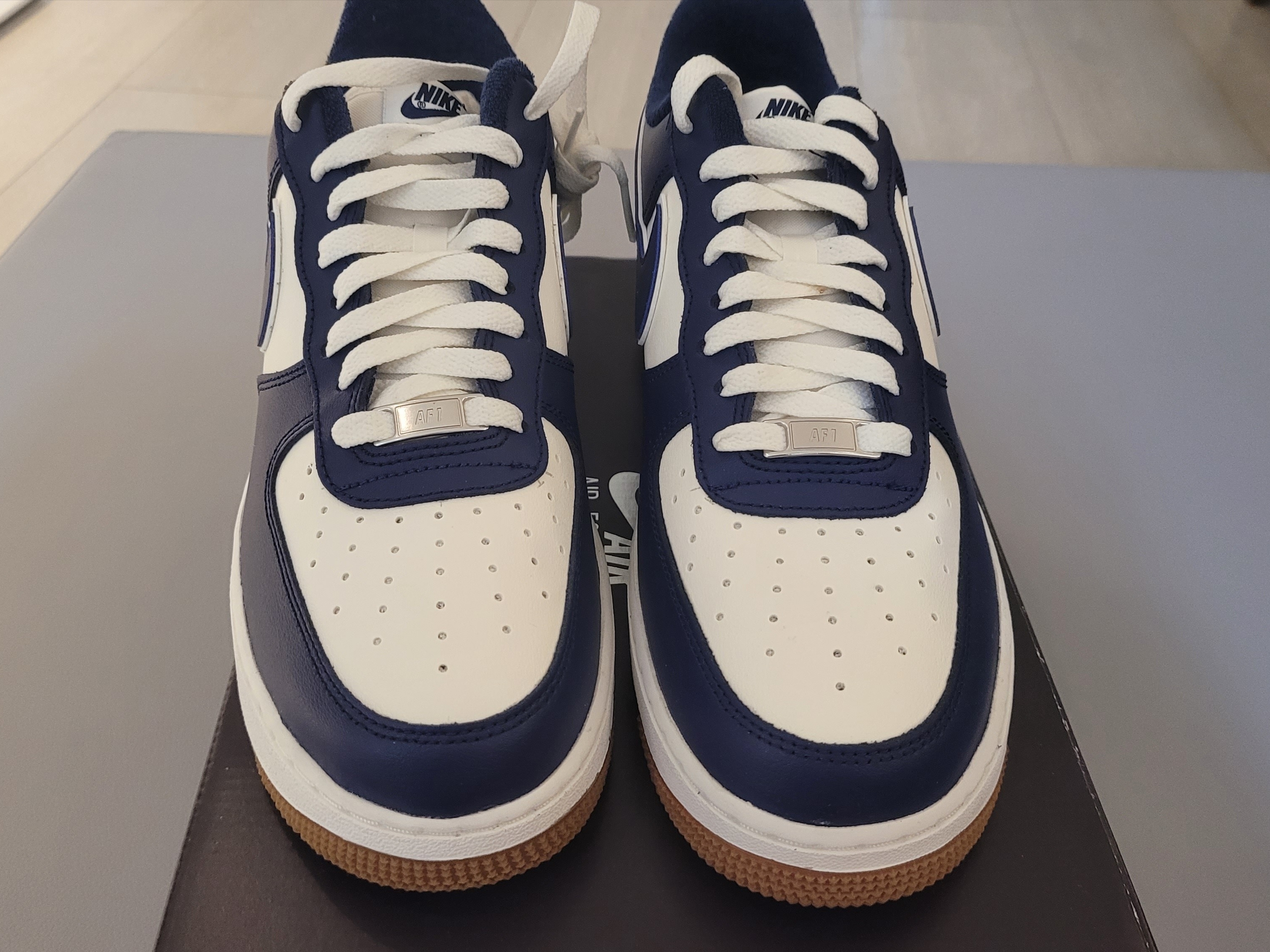 Nike Air Force 1 '07 LV8 Midnight Navy 착용 스타일 - 2
