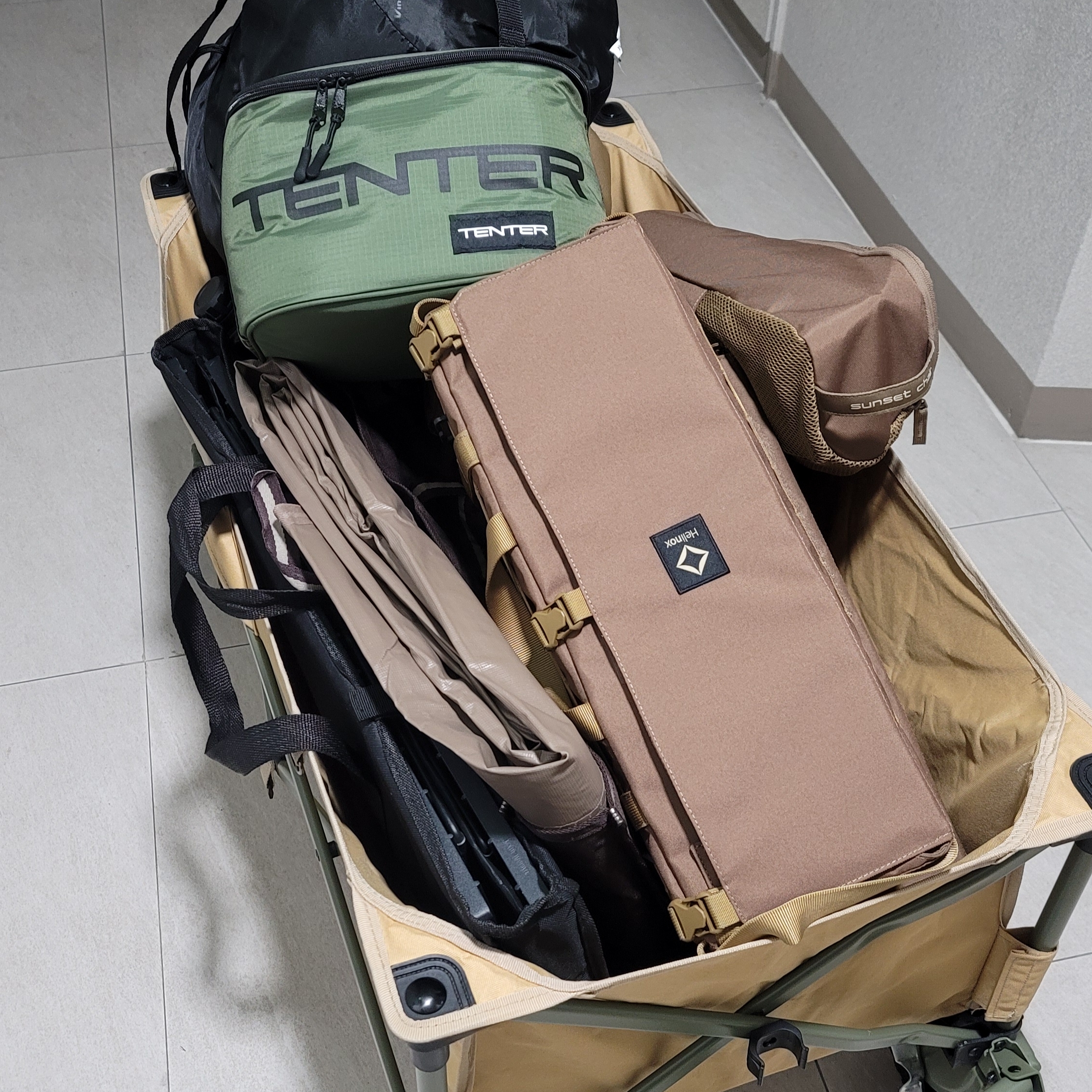 Helinox Tactical Table Side Storage M Coyote Tan 착용 스타일