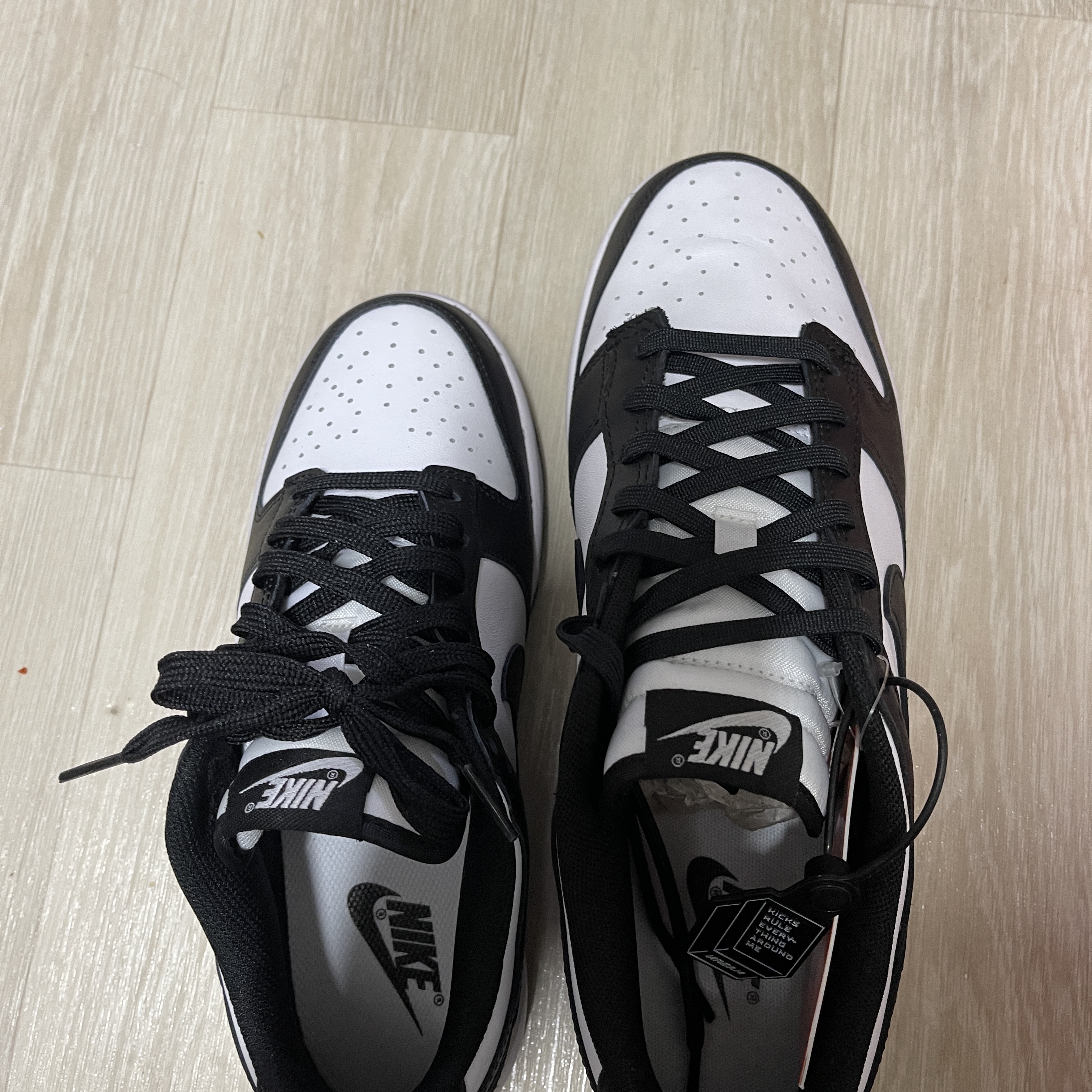 (W) Nike Dunk Low Black, Nike Dunk Low Retro Black 착용 스타일 - 1