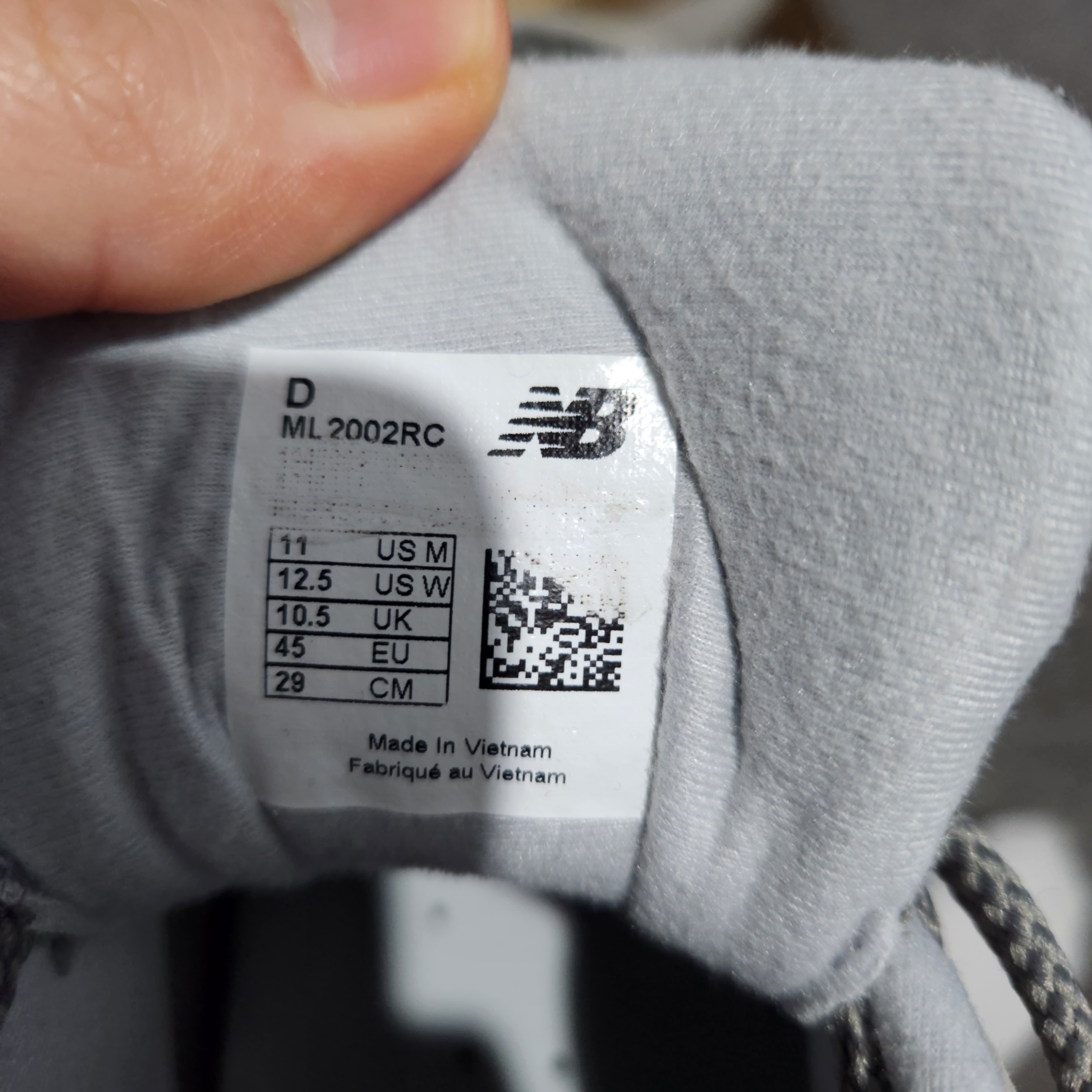 New Balance 2002R Grey 착용 스타일