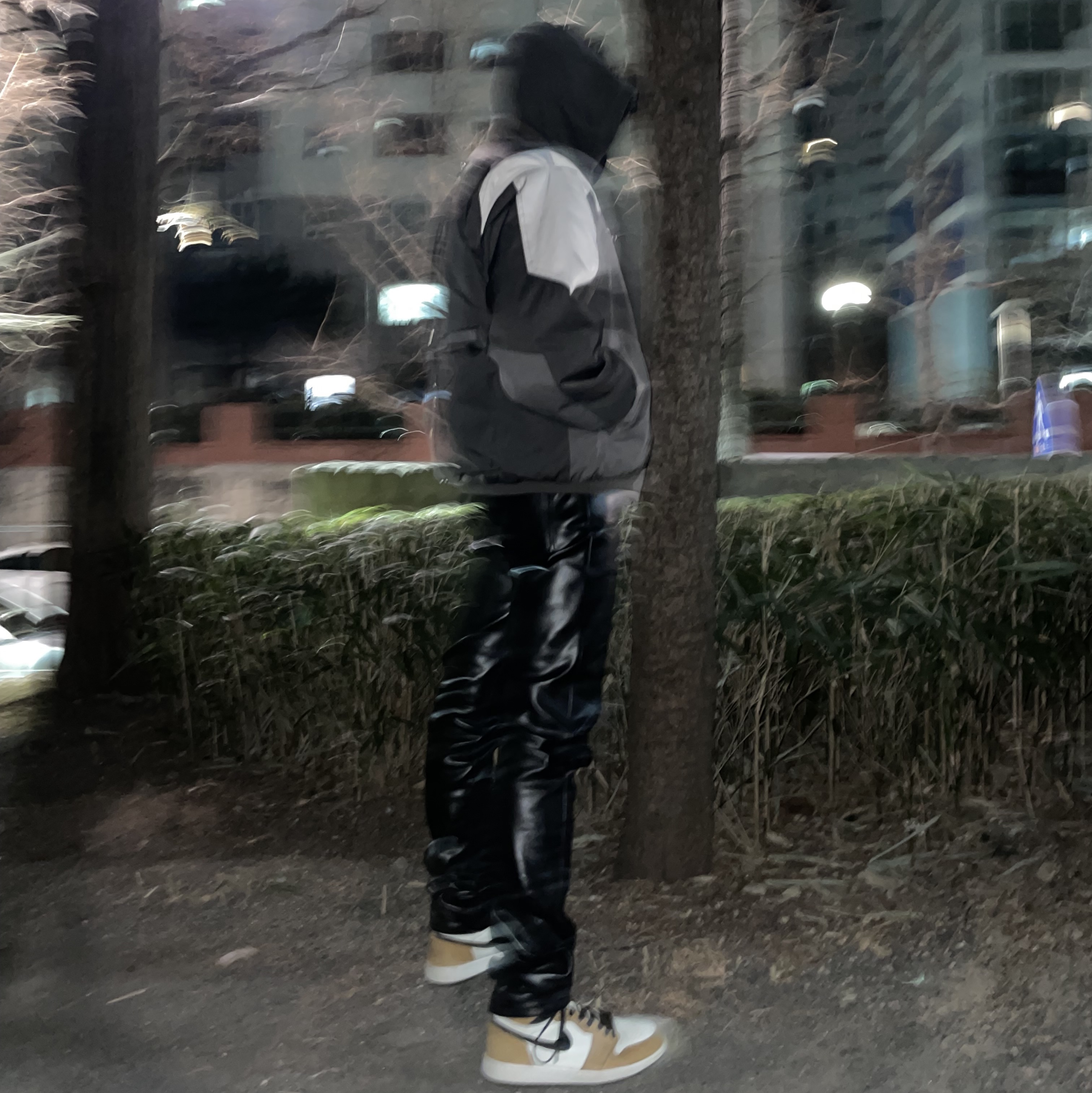Undermycar Etle Slim Fit Glossy Film Coated Jeans Black Ink - 22FW, Undermycar Wani Kame Multi Block Pocket Turtle Bomber Driftwood - 22FW 착용 스타일 - 2