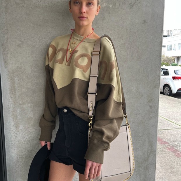 (W) Isabel Marant Houston Sweatshirt Khaki - 22FW 착용 스타일 - 1