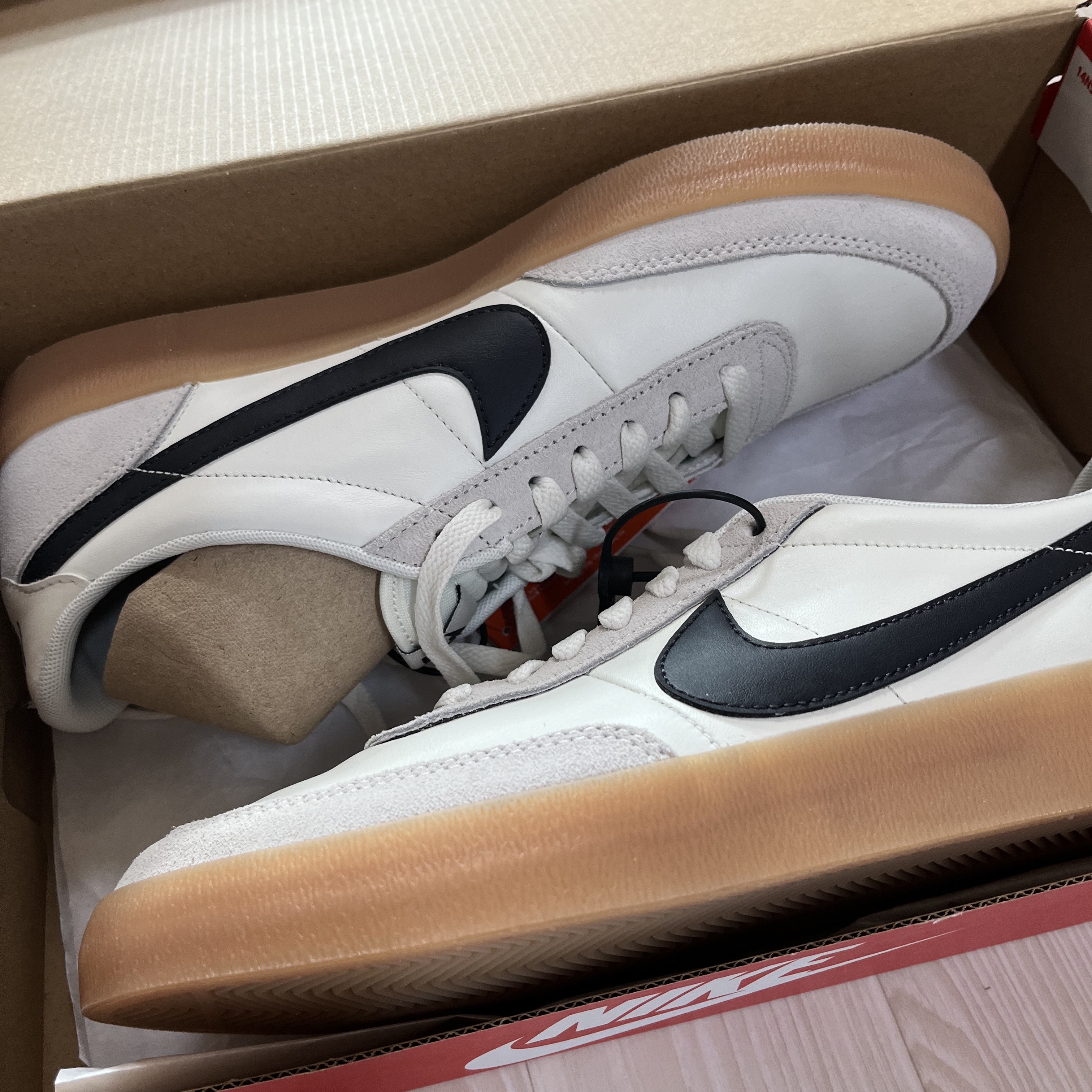 Nike Killshot 2 Leather Sail Oil Grey Gum 착용 스타일