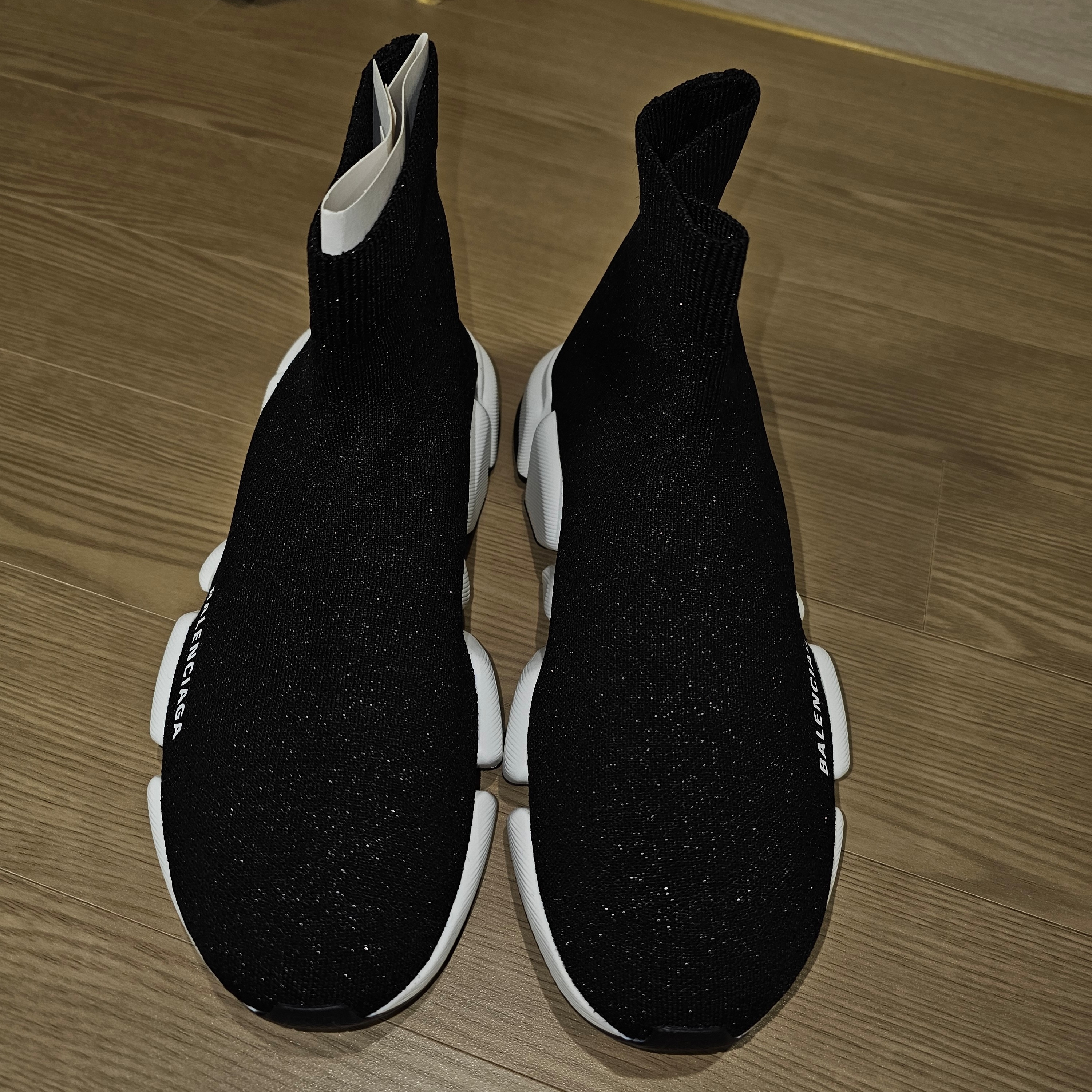 (W) Balenciaga Speed 2.0 Trainer Shiny Black White 착용 스타일 - 1