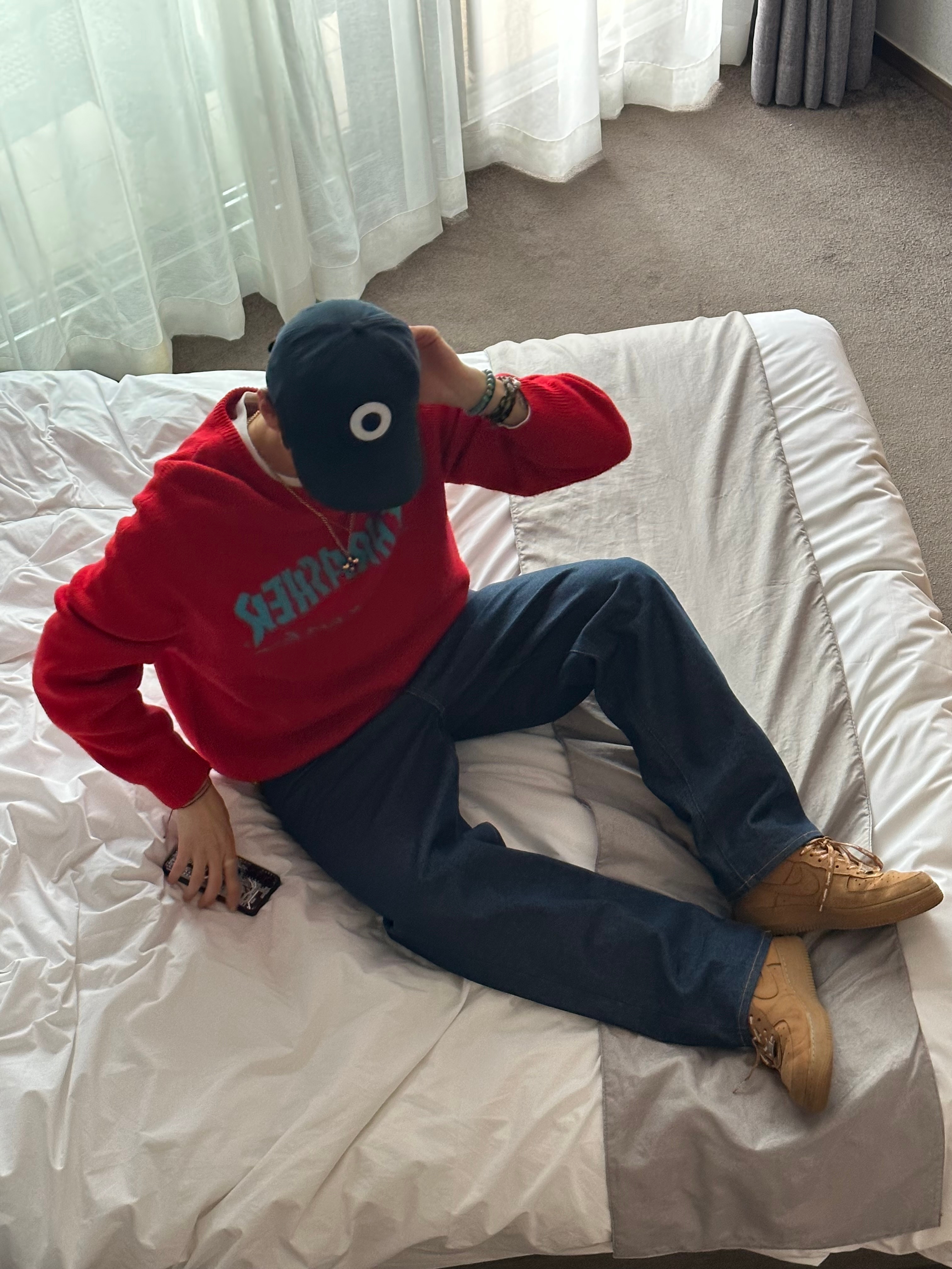 Supreme x Thrasher Sweater Red - 21FW, Supreme Baggy Jean Rigid Indigo - 22FW 착용 스타일