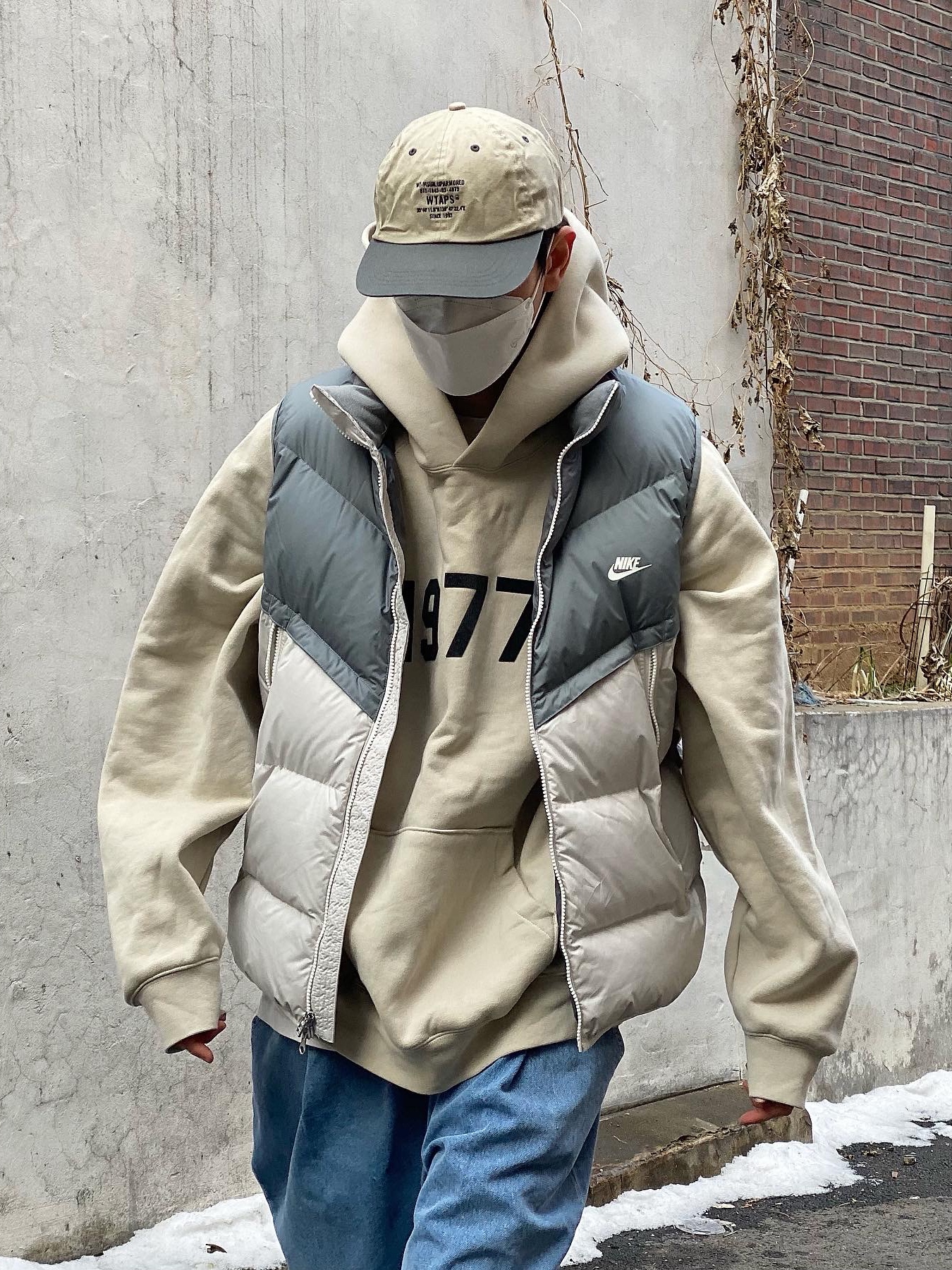 Nike x Travis Scott SB Dunk Low, Essentials 1977 Hoodie Wheat - 22SS 착용 스타일 - 3