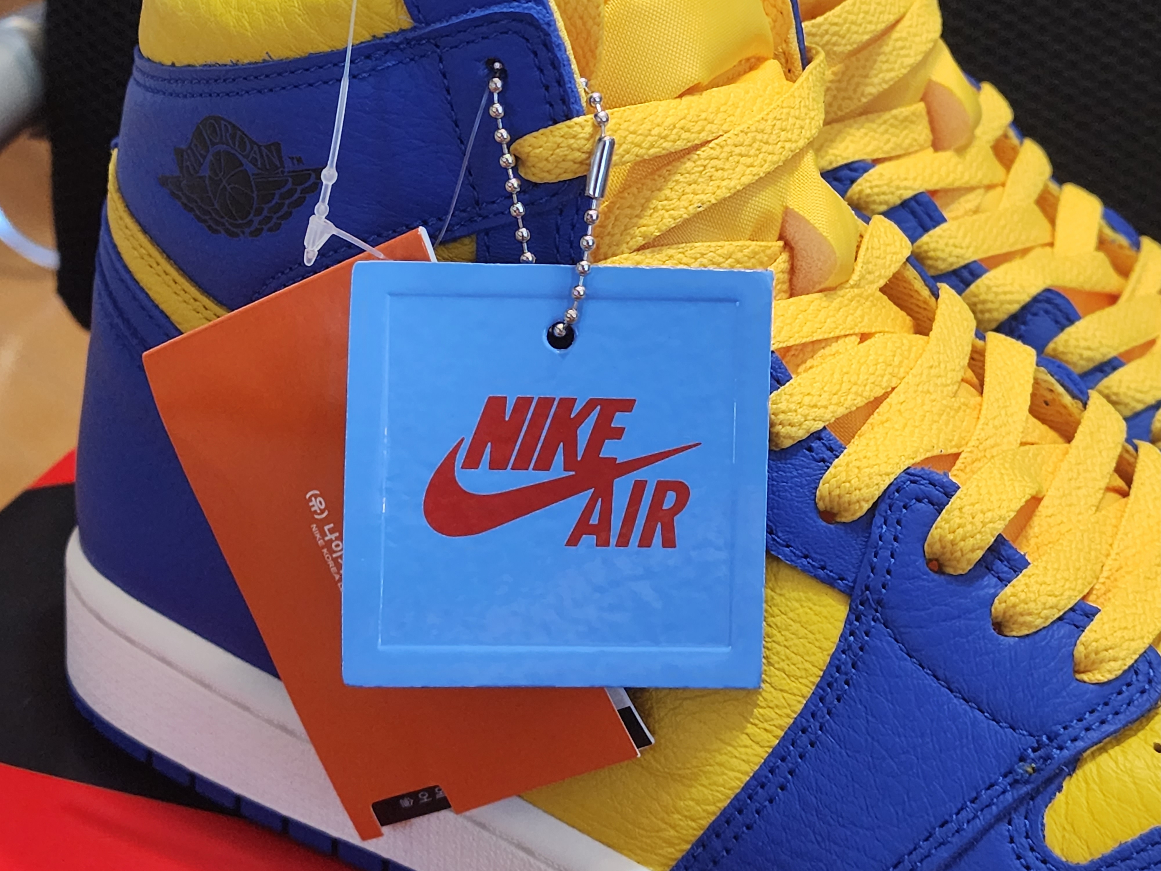 (W) Jordan 1 Retro High OG Game Royal and Varsity Maize 착용 스타일 - 4