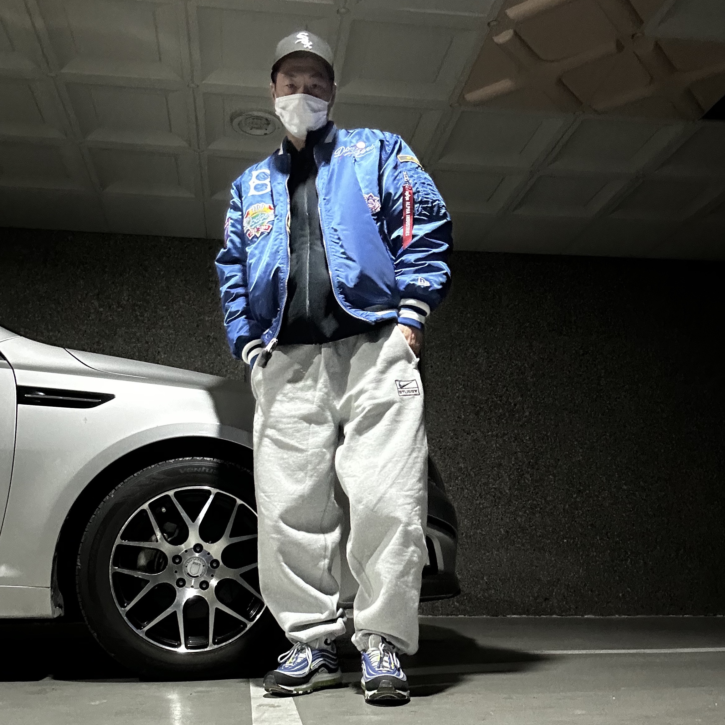 Nike x Stussy NRG Fleece Pants Dark Grey Heather (DO9340-063), Nike Air Max 97 OG Atlantic Blue and Voltage Yellow 착용 스타일