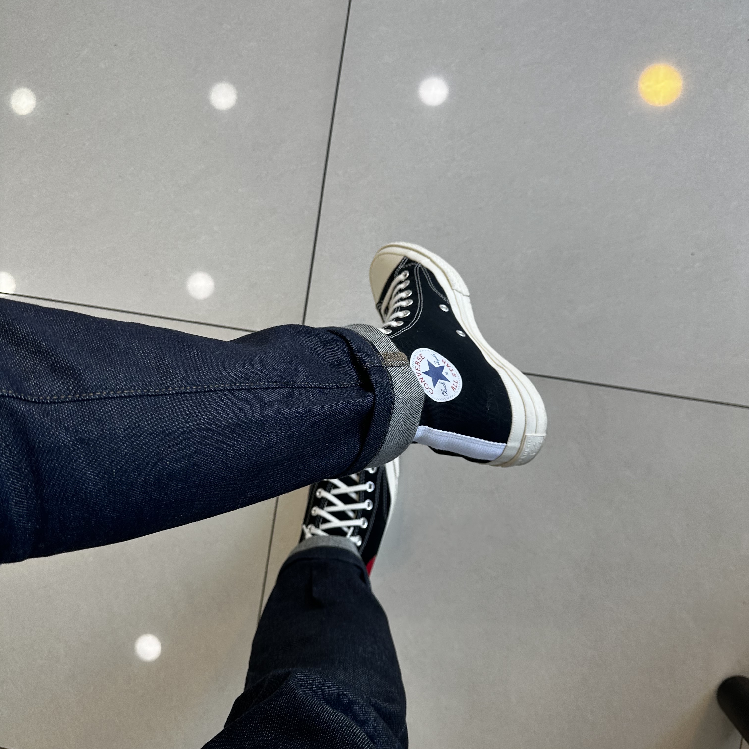 Converse x Play Comme des Garcons Chuck 70 Hi Black 착용 스타일 - 2