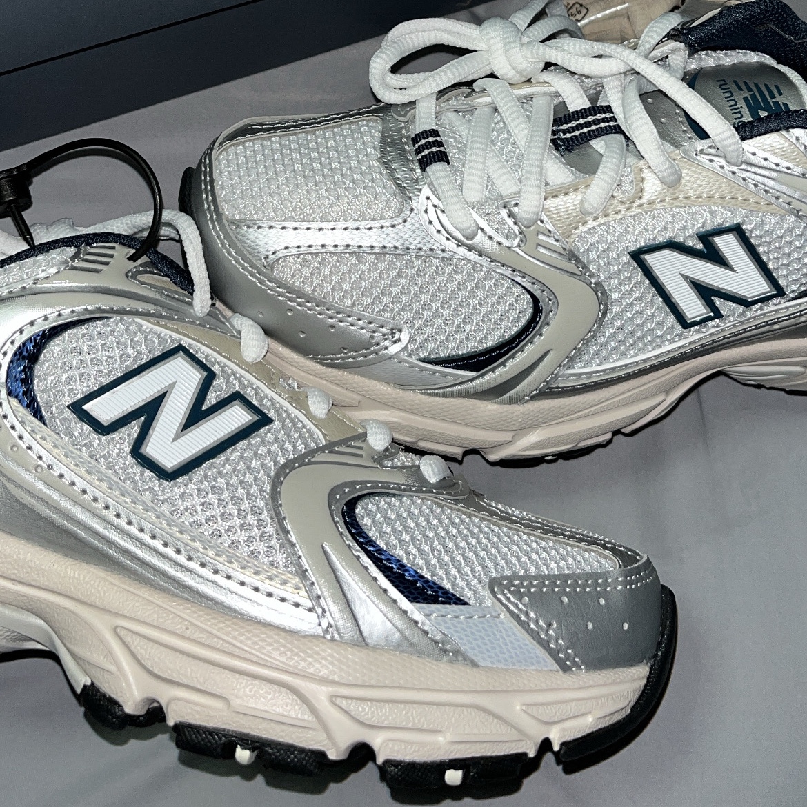 New Balance 530 Steel Grey 착용 스타일