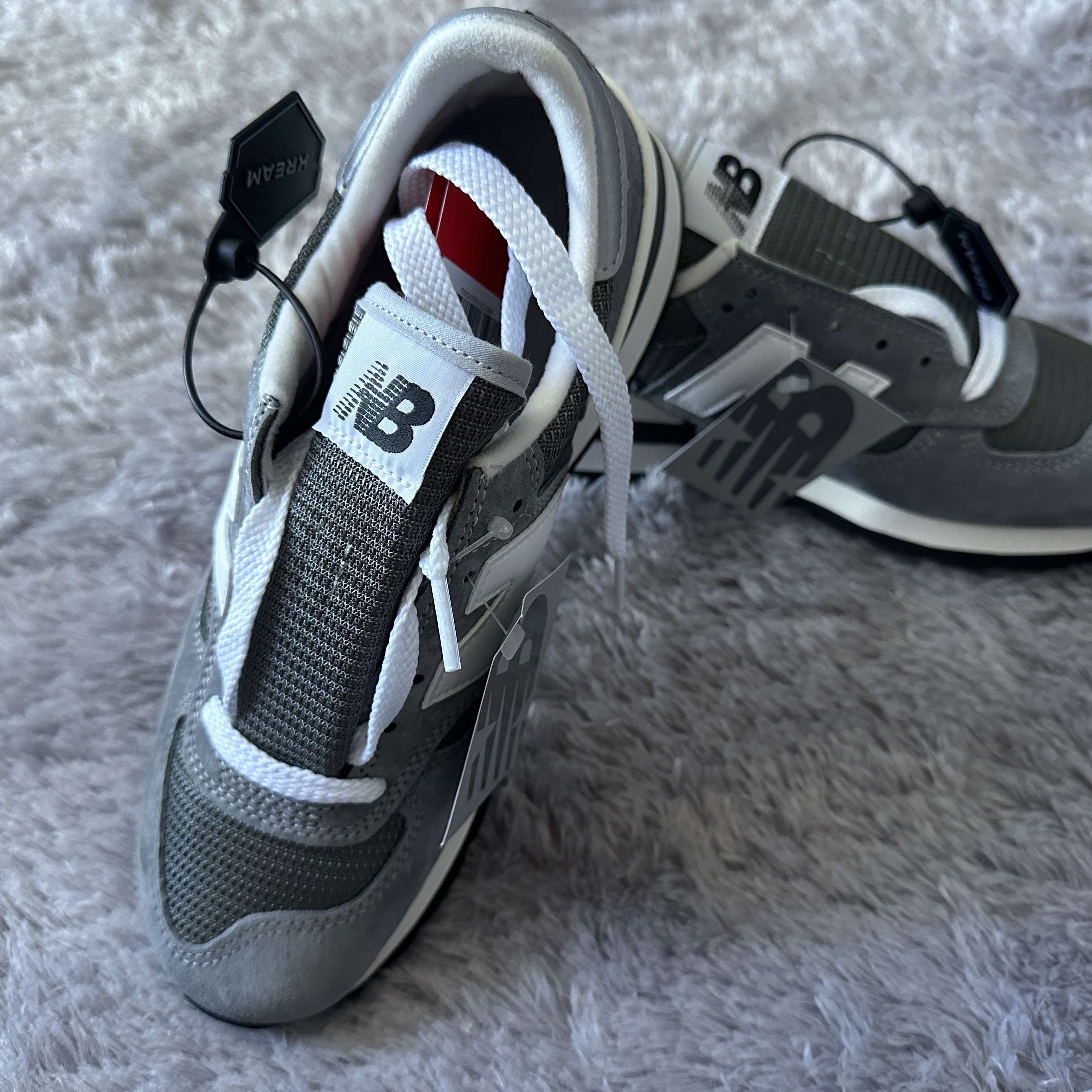 New Balance 990v1 Made in USA Grey White 착용 스타일 - 2