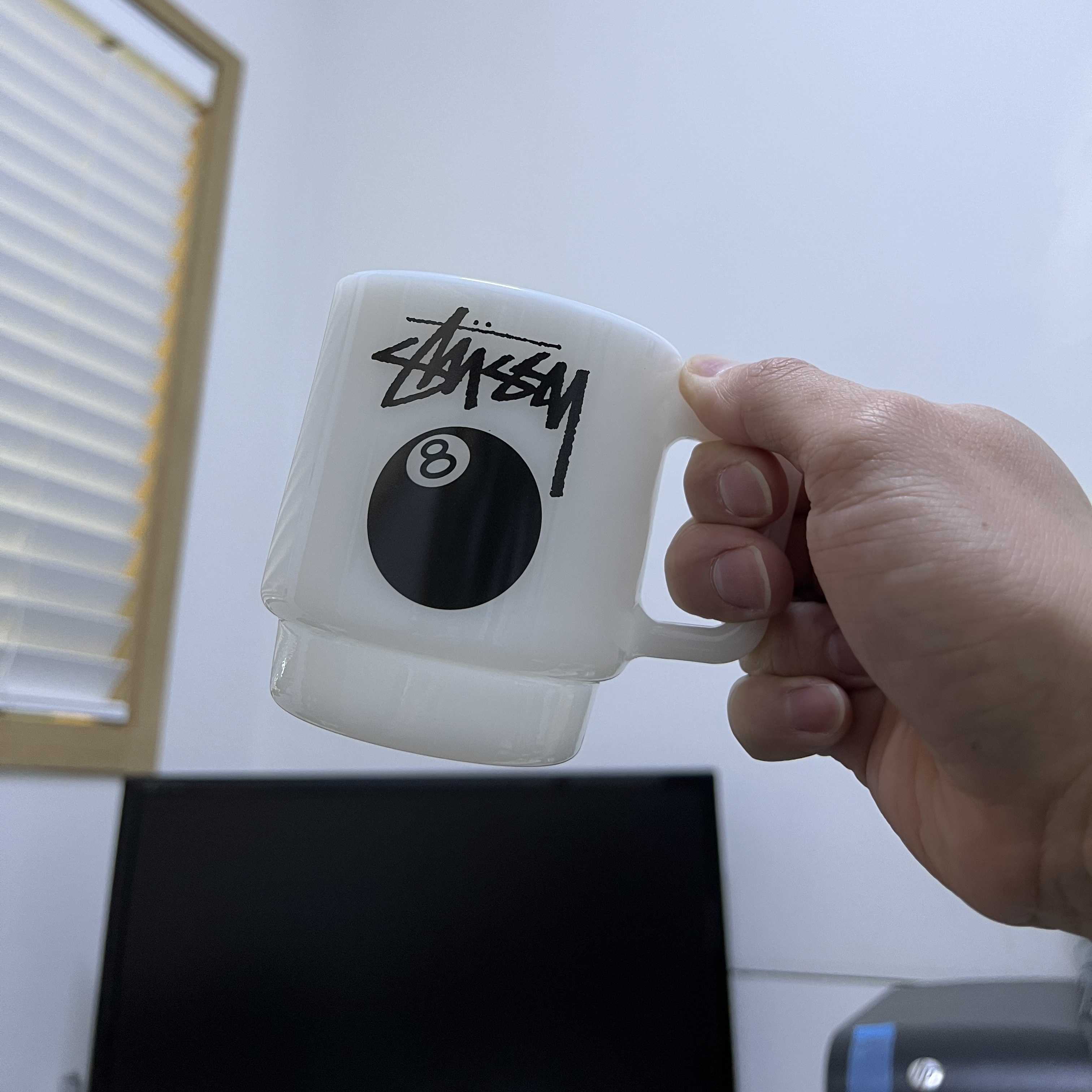 Stussy 8 Ball Milk Glass Stacking Mug White 착용 스타일