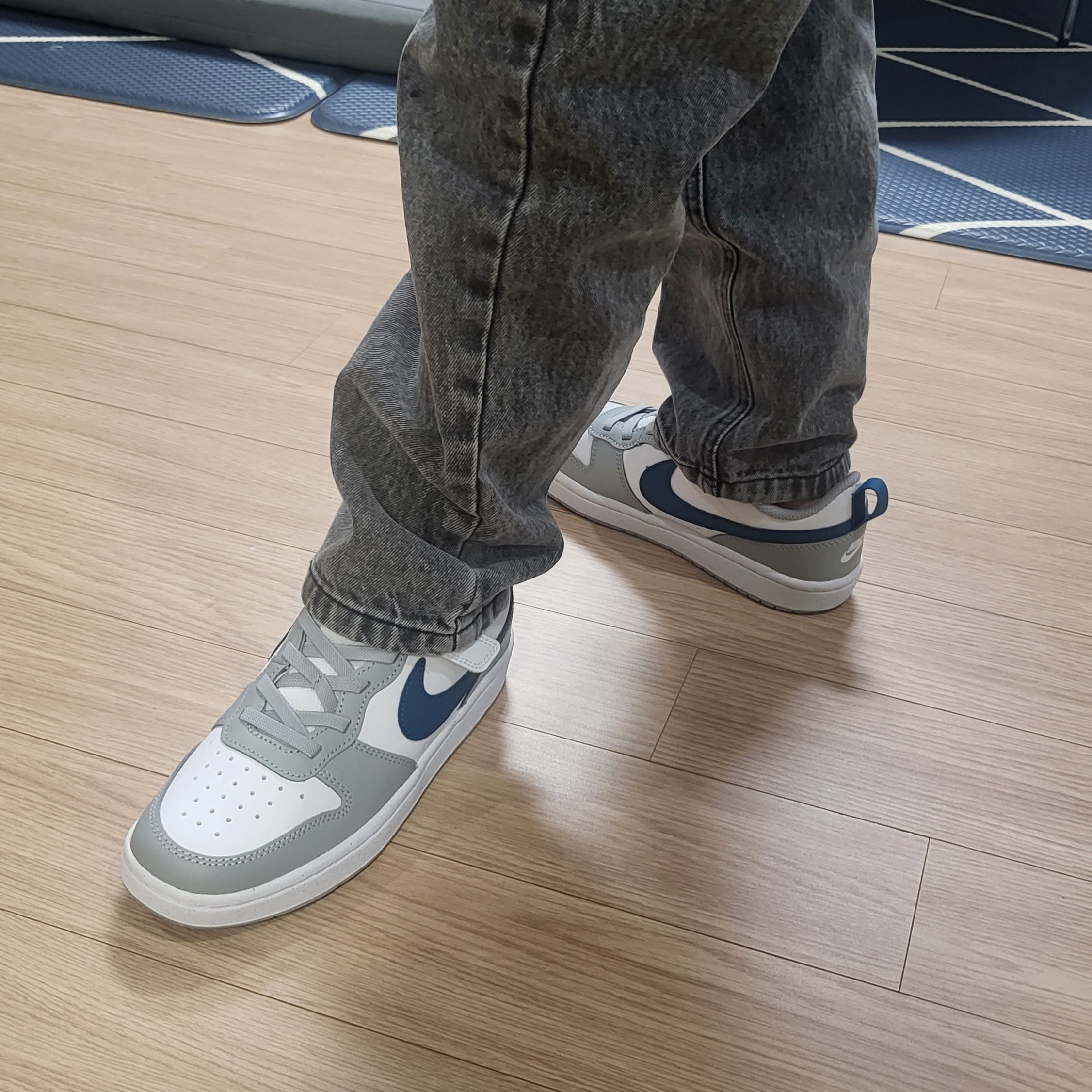 (PS) Nike Court Borough Low 2 Light Smoke Grey 착용 스타일 - 2