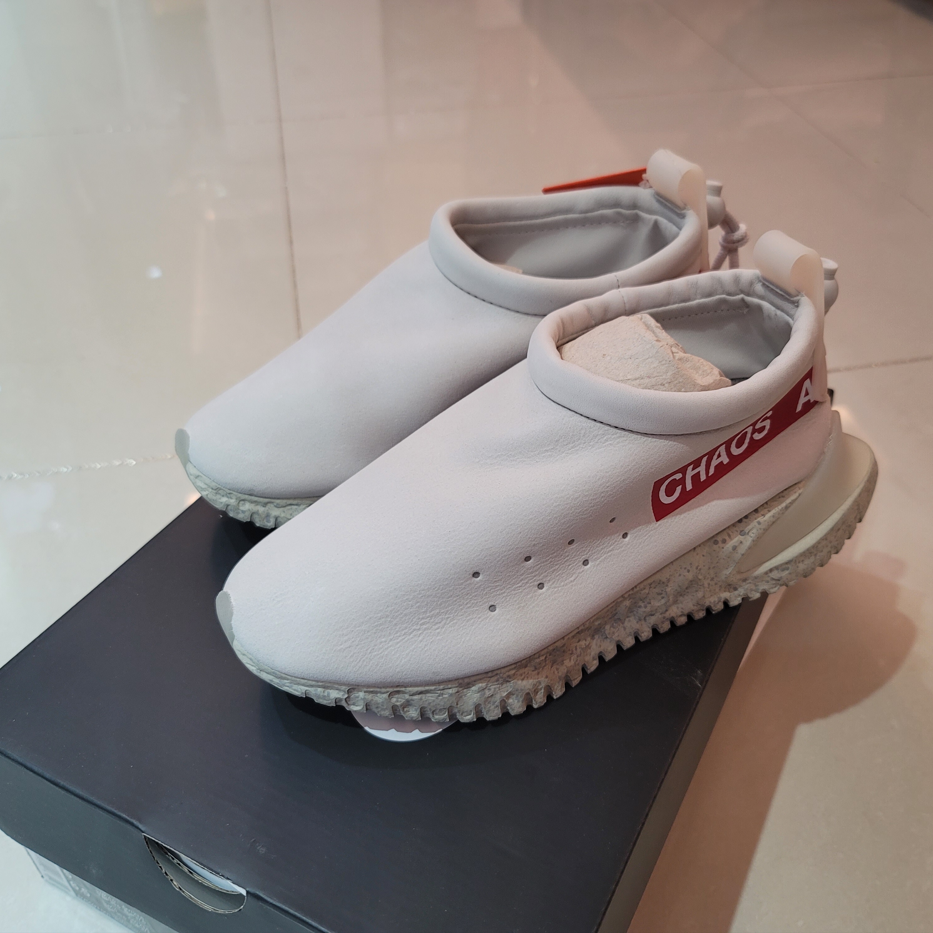 Nike x Undercover Moc Flow SP Light Bone 착용 스타일 - 1
