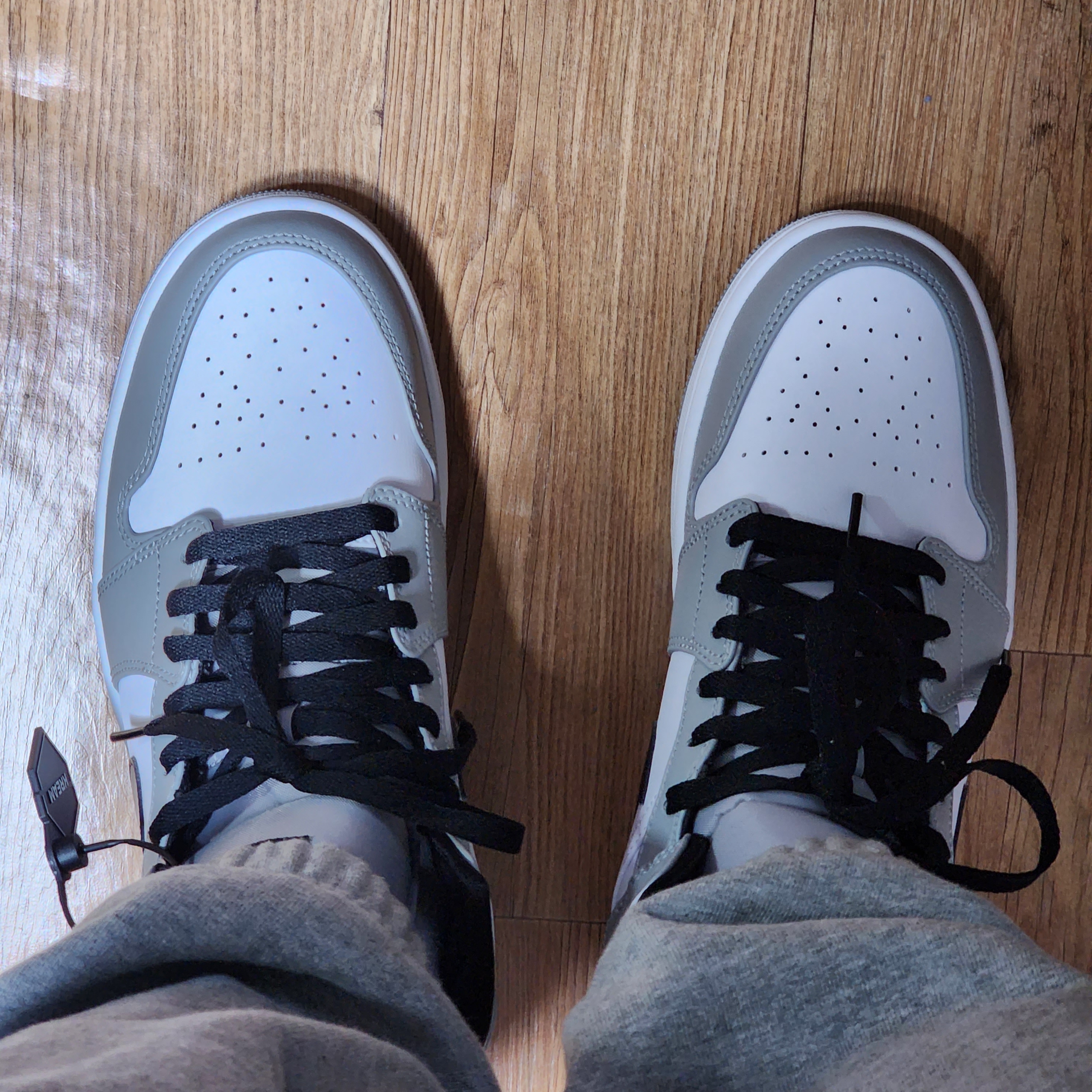 Jordan 1 Mid Light Smoke Grey 착용 스타일