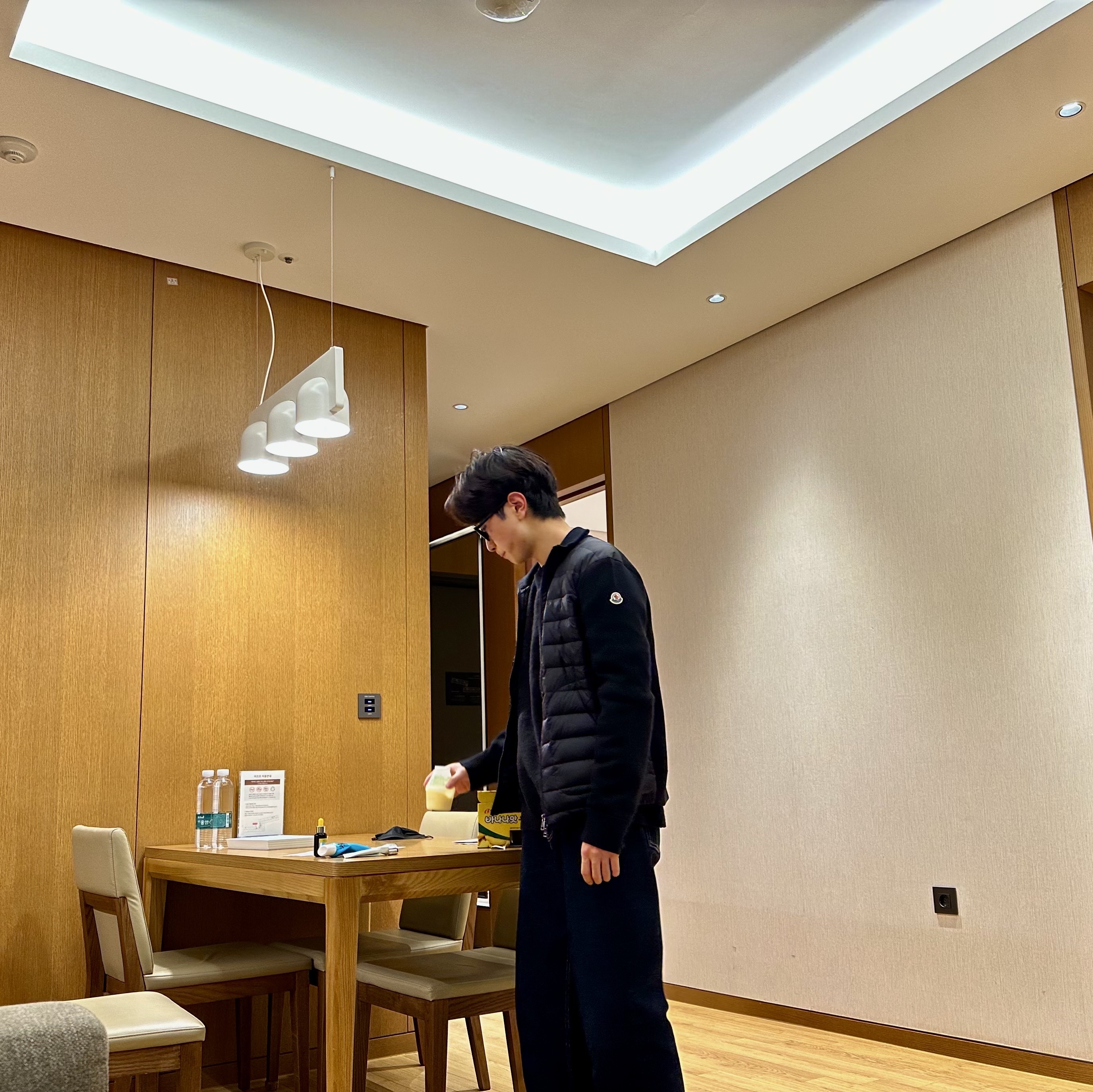 Moncler Padded Wool Cardigan Black - 22FW 착용 스타일