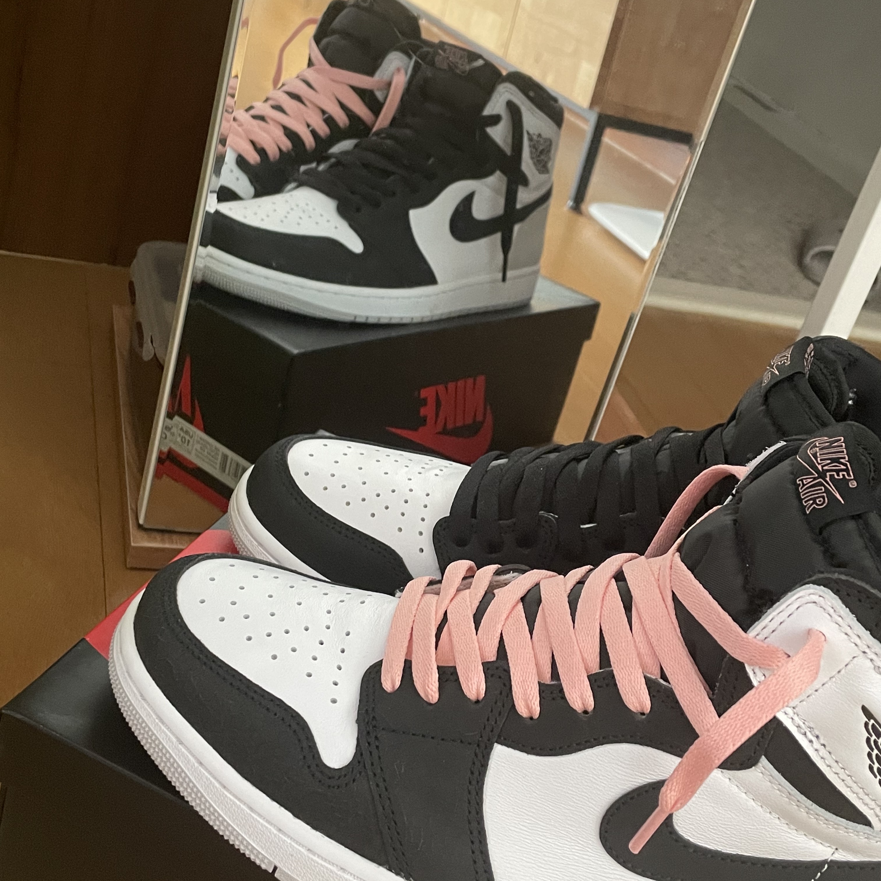 Jordan 1 Retro High OG Bleached Coral 착용 스타일