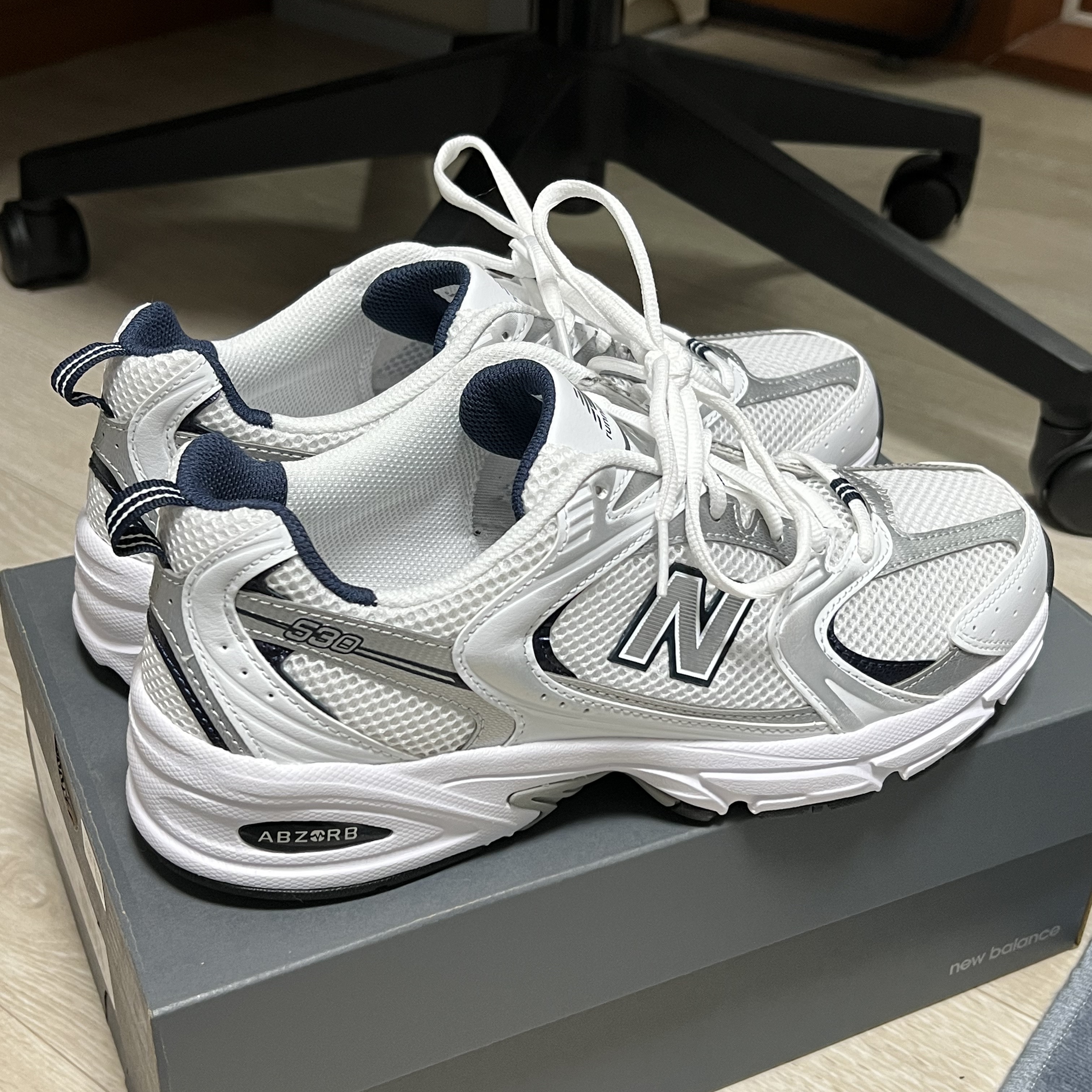 New Balance 530 White 착용 스타일