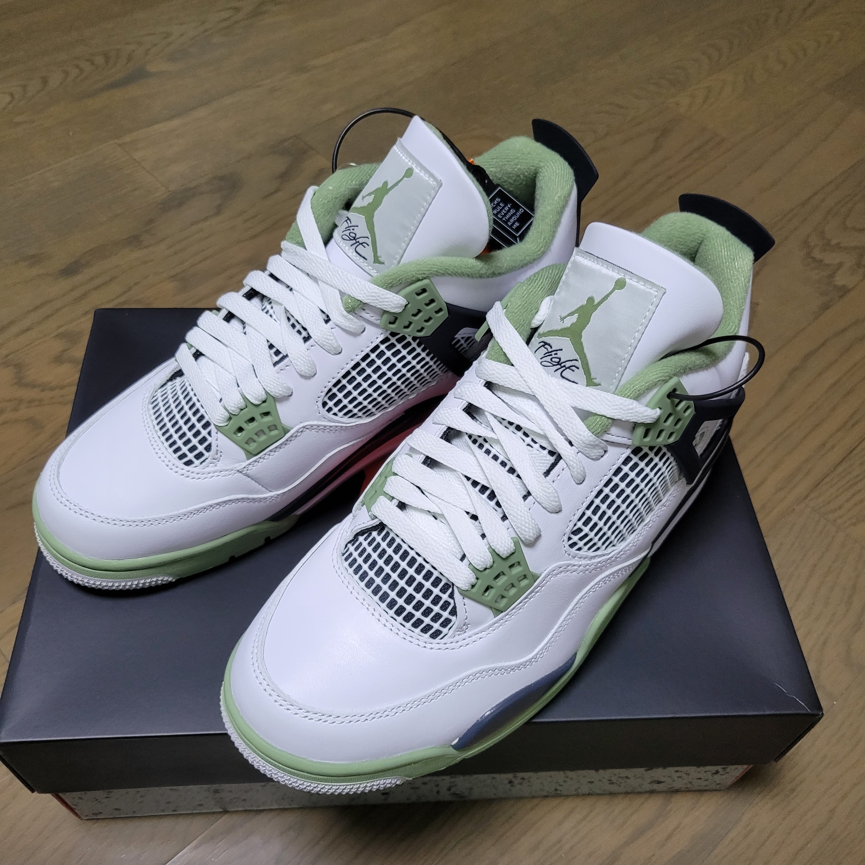 (W) Jordan 4 Retro Oil Green 착용 스타일 - 2