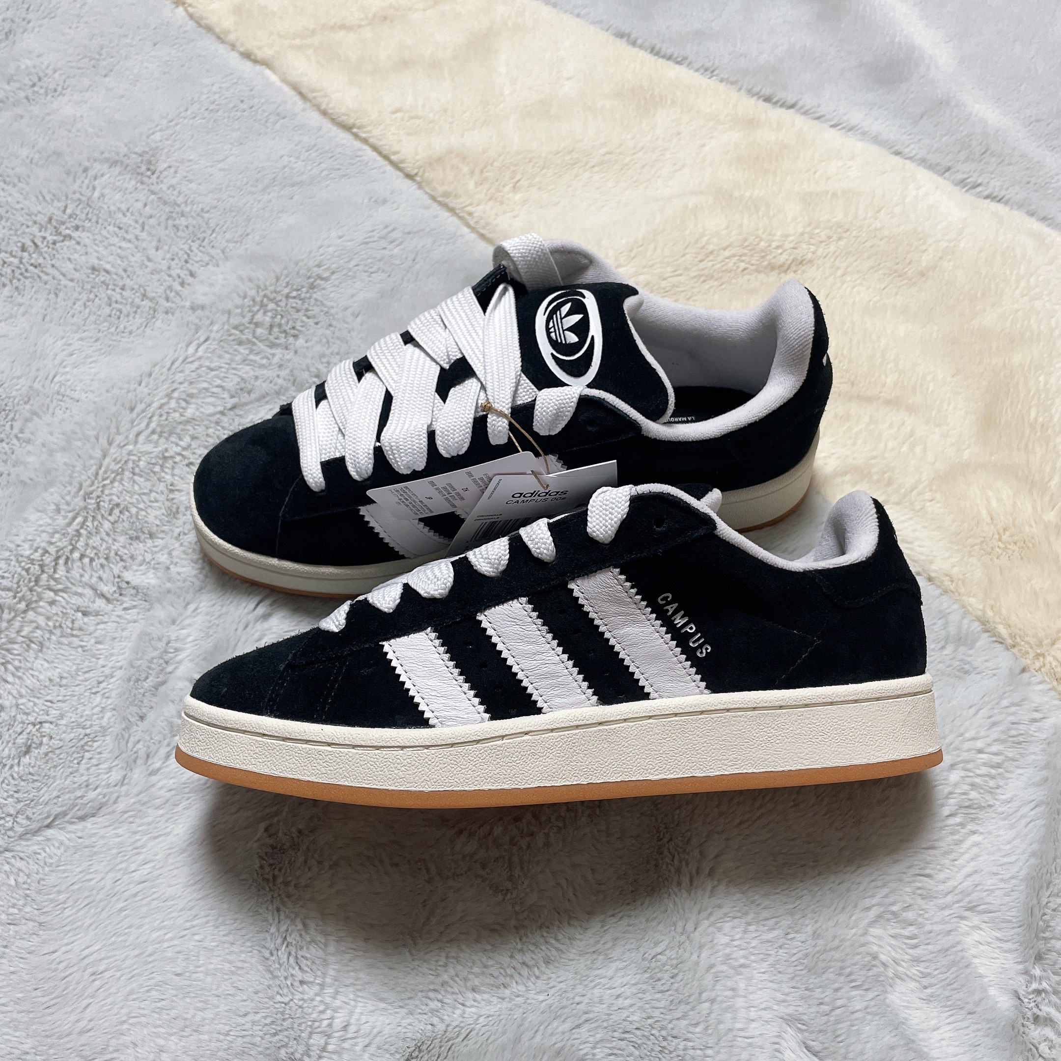 Adidas Campus 00s Core Black Cloud White 착용 스타일 - 2
