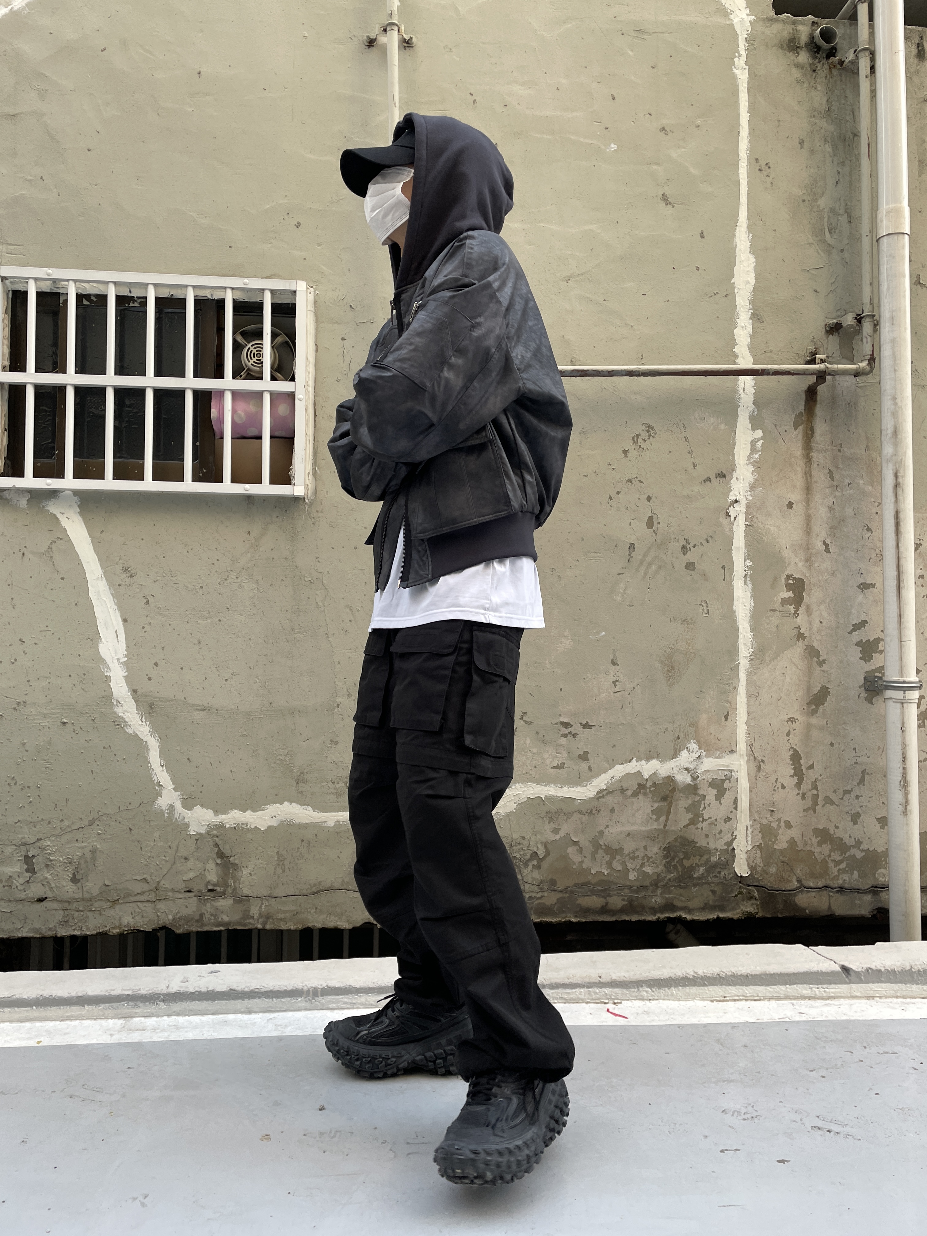 Balenciaga Defender Sneakers Black 착용 스타일 - 2
