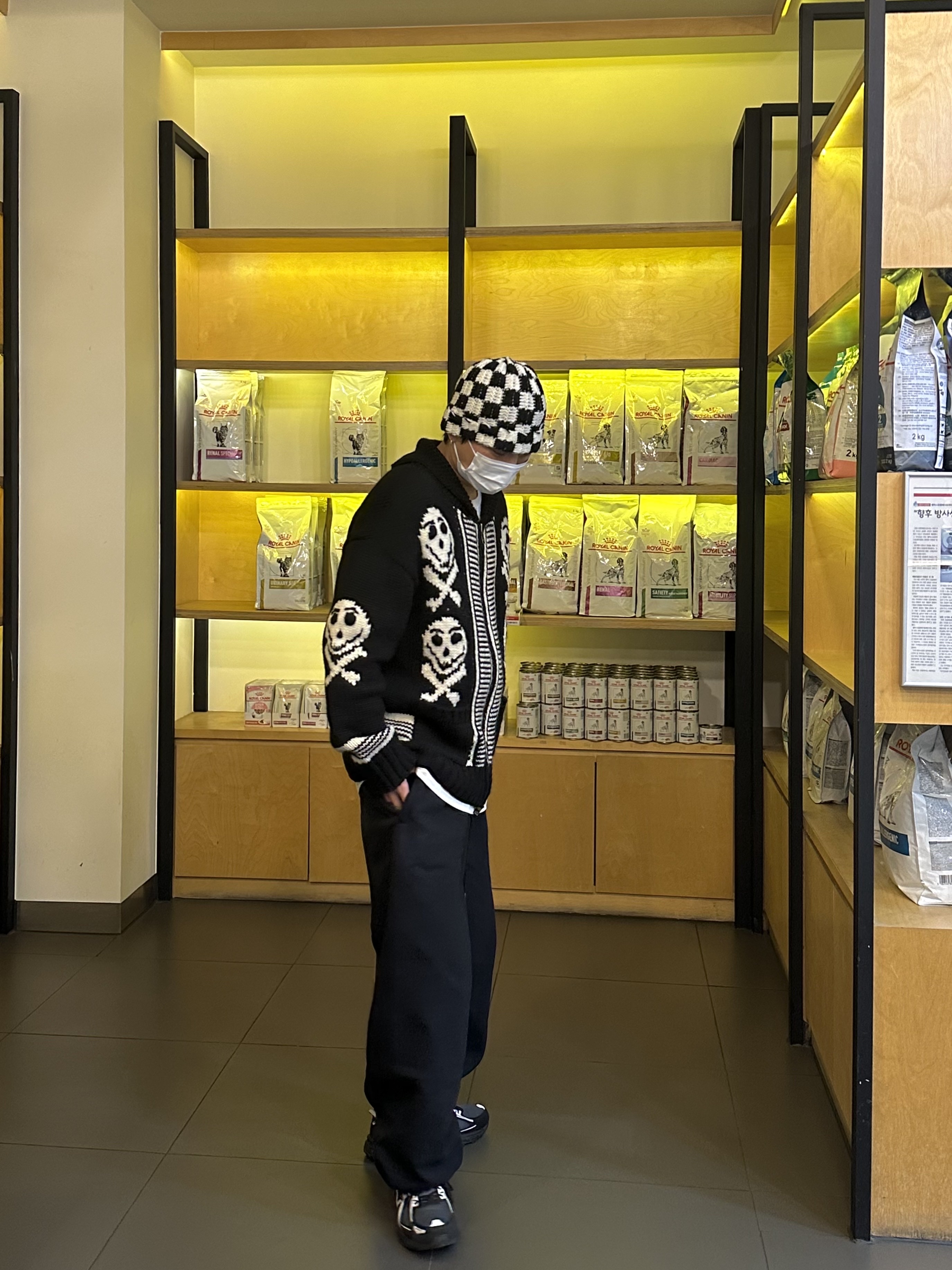 Asics Gel-Venture 6 Carrier Grey, Stussy Crochet Checkered Beanie Black 착용 스타일 - 1