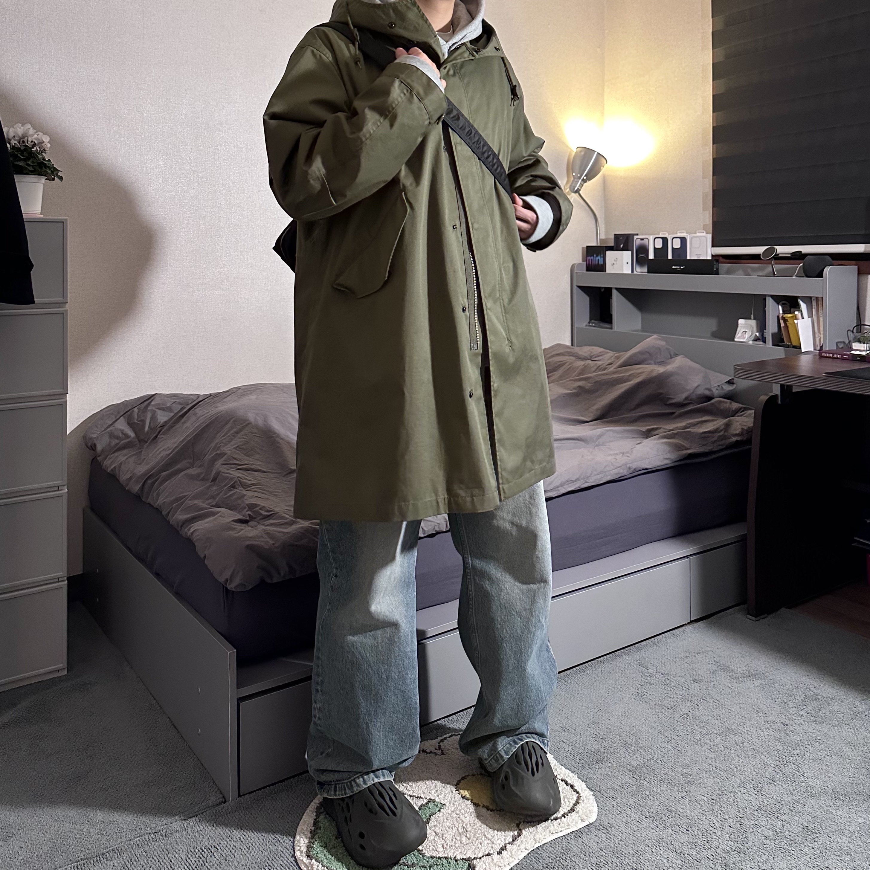 Nike x Stussy NRG RA Pullover Hoodie Dark Grey Heather (DJ9488-063), Adidas Yeezy Foam RNNR Onyx 착용 스타일 - 4