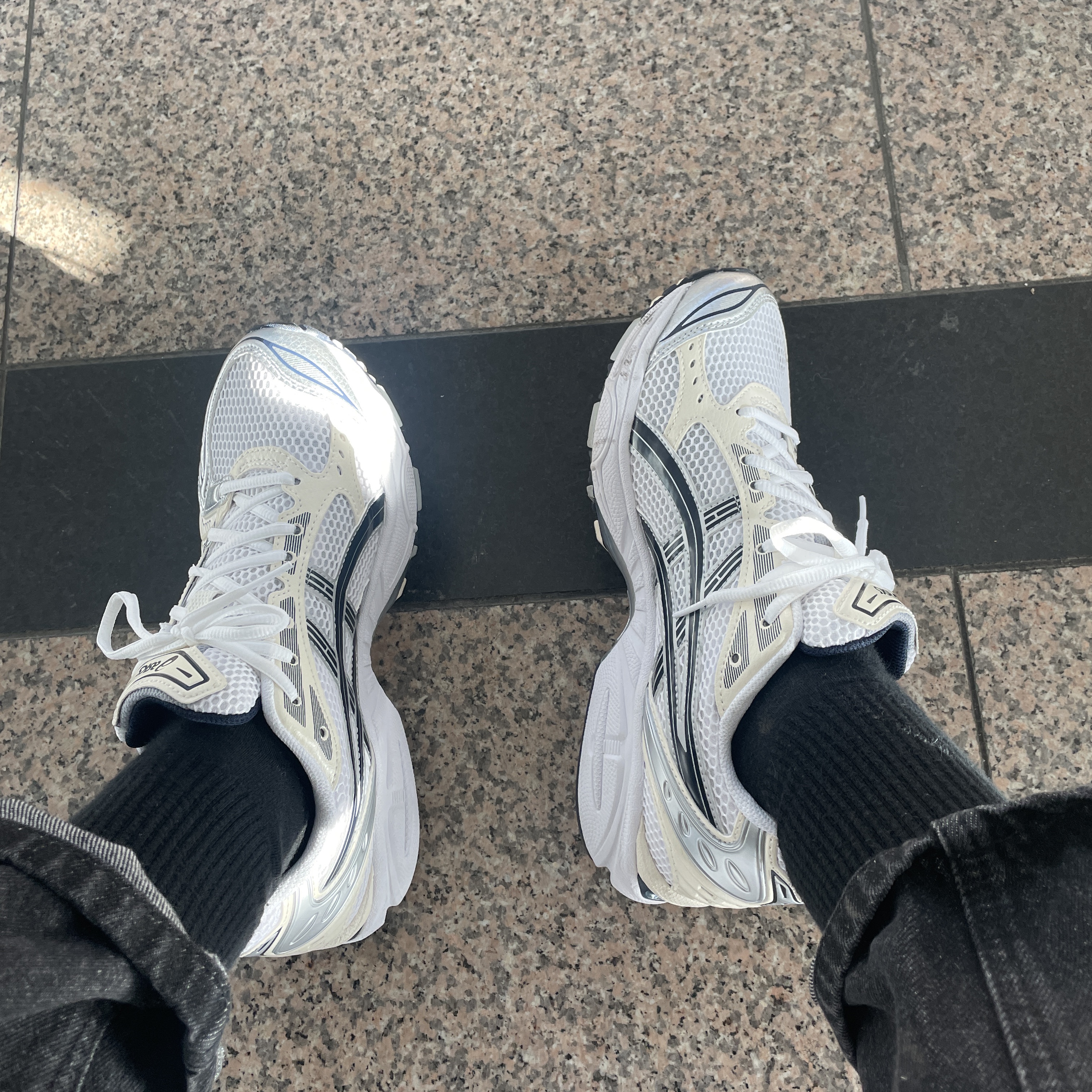 (W) Asics Gel-Kayano 14 White Midnight 착용 스타일