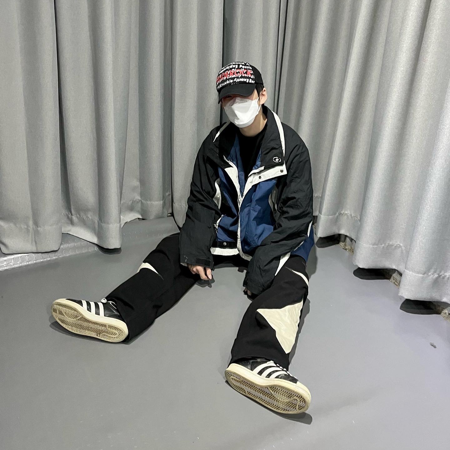 Adidas Superstar 82 Black White 착용 스타일 - 1