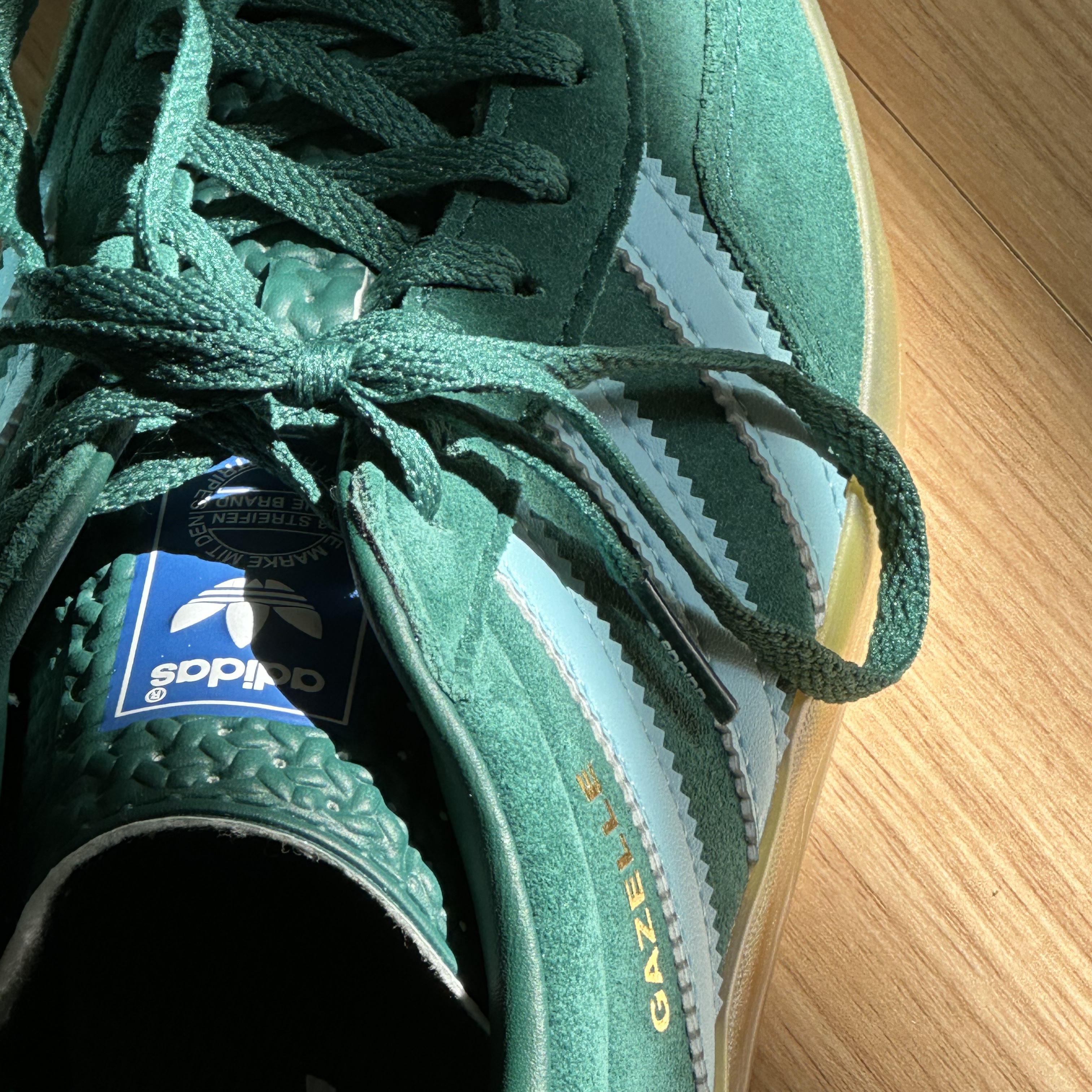 Adidas Gazelle Indoor Collegiate Green Hazy Sky 착용 스타일 - 2