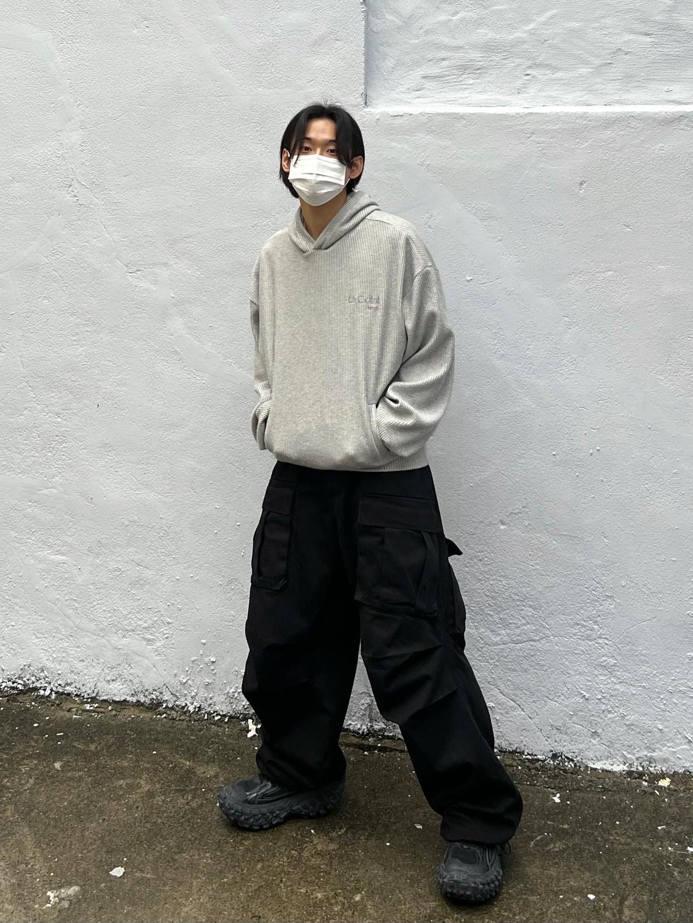 Balenciaga Defender Sneakers Black 착용 스타일 - 1