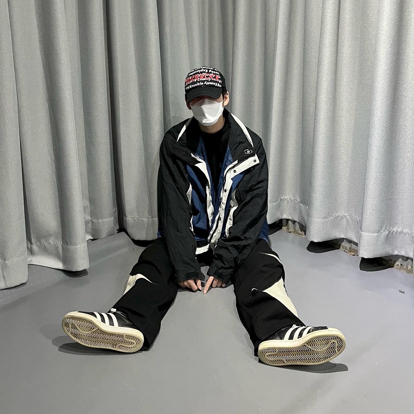 Adidas Superstar 82 Black White 착용 스타일 - 2