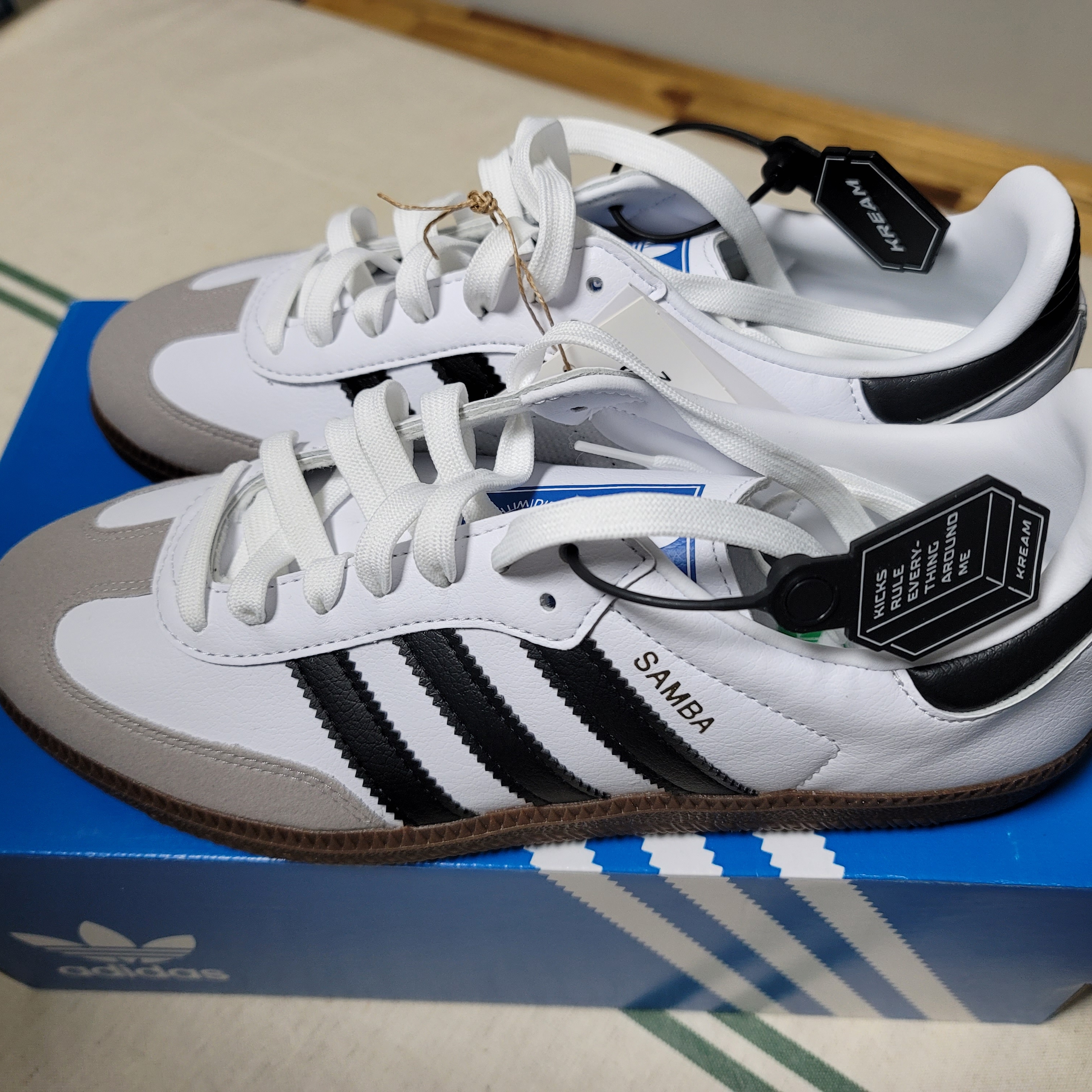 Adidas Samba Vegan White Black 착용 스타일 - 2