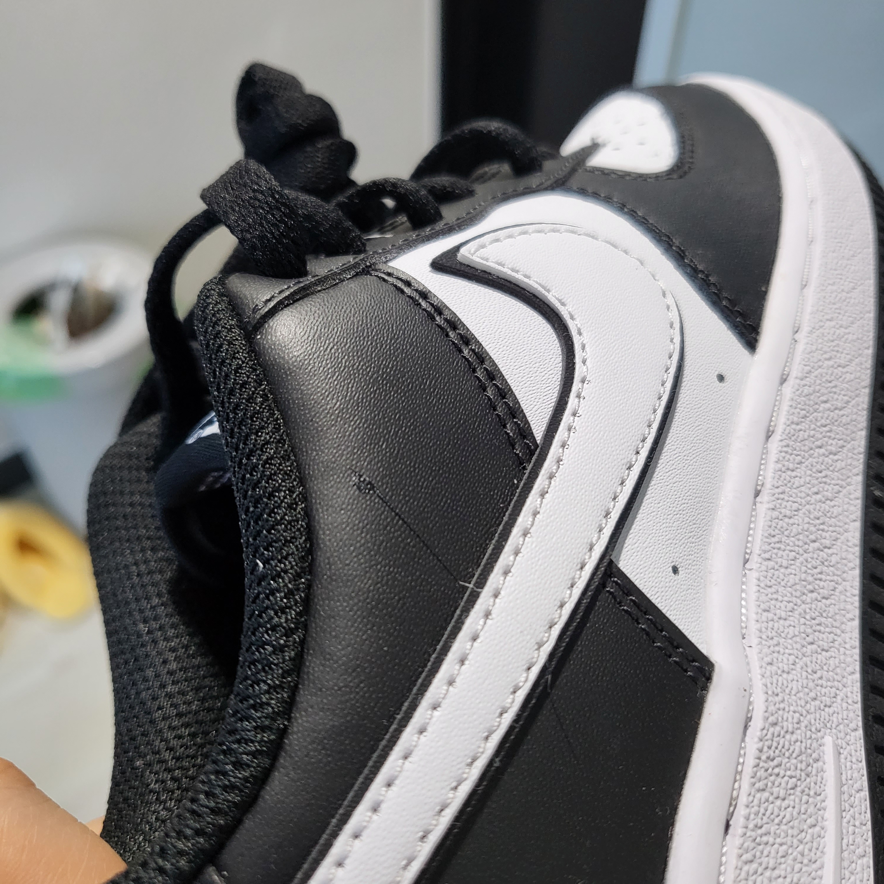 (GS) Nike Air Force 1 LV8 2 Black White 착용 스타일 - 2