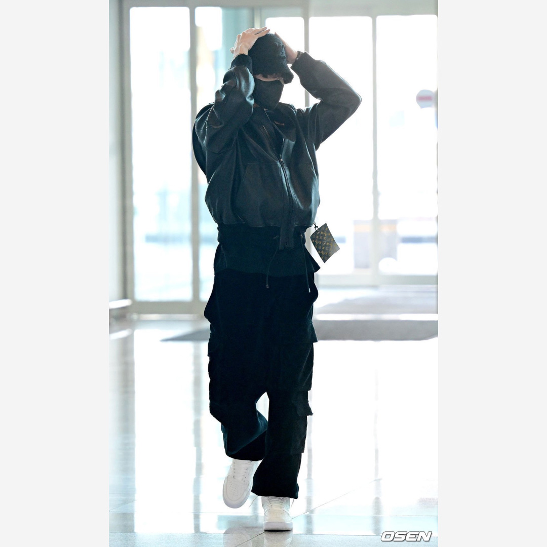 Louis Vuitton x Nike Air Force 1 Low by Virgil Abloh White 착용 스타일 - 2