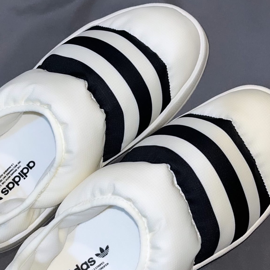Adidas Puffylette Off White 착용 스타일