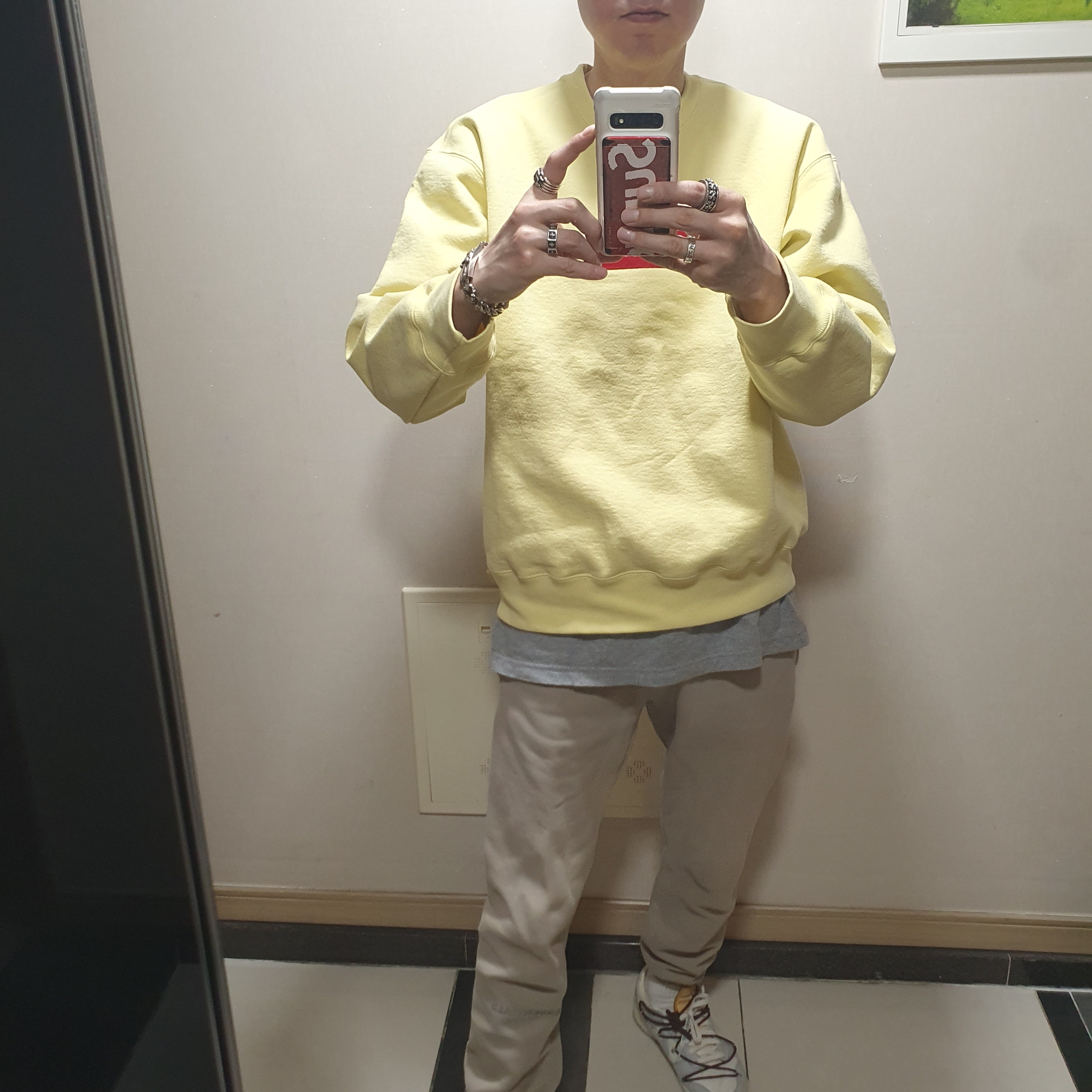 Supreme Box Logo Crewneck Pale Yellow - 22FW 착용 스타일