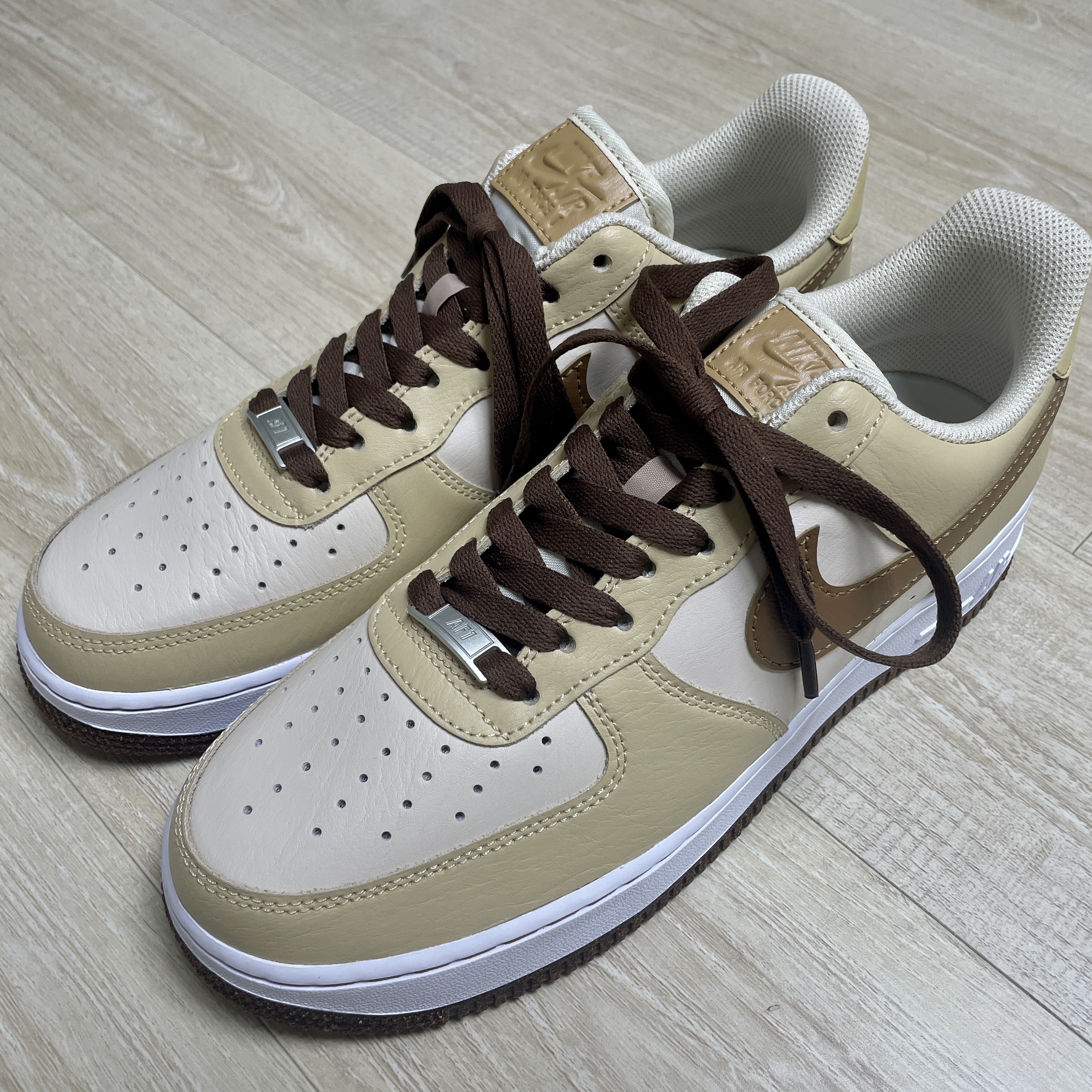 Nike Air Force 1 Low '07 LV8 Pearl White Sesame 착용 스타일