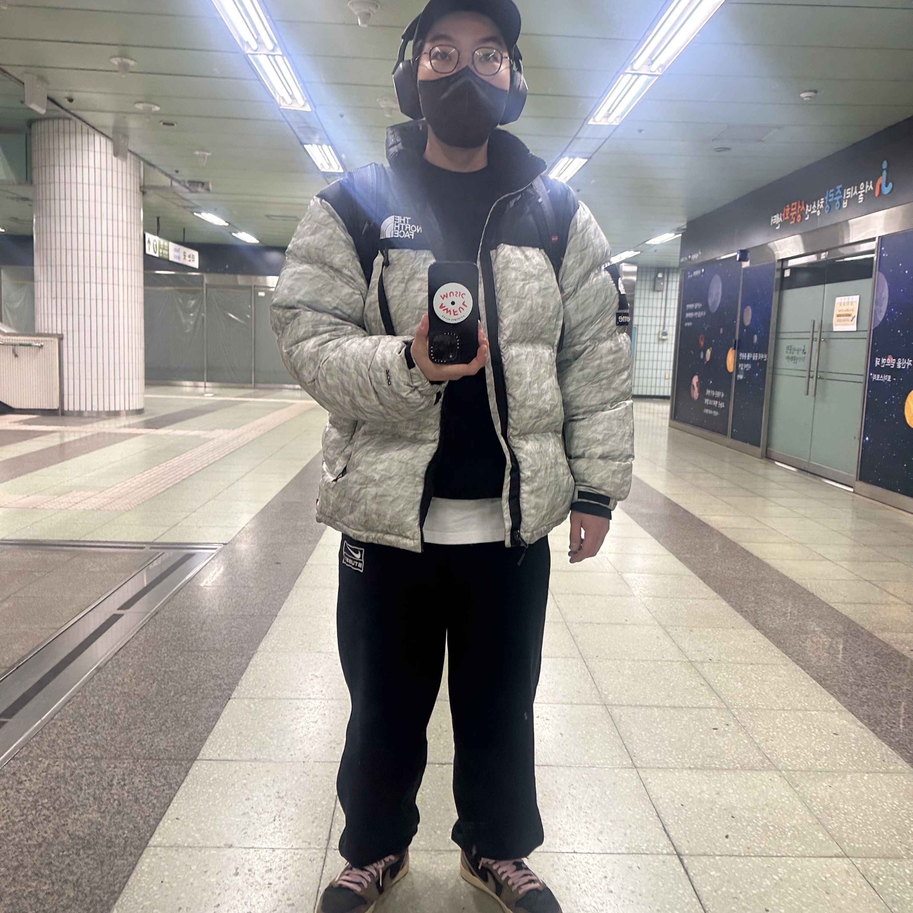 Nike x Stussy NRG Washed Fleece Crewneck Black (DO5310-010) 착용 스타일