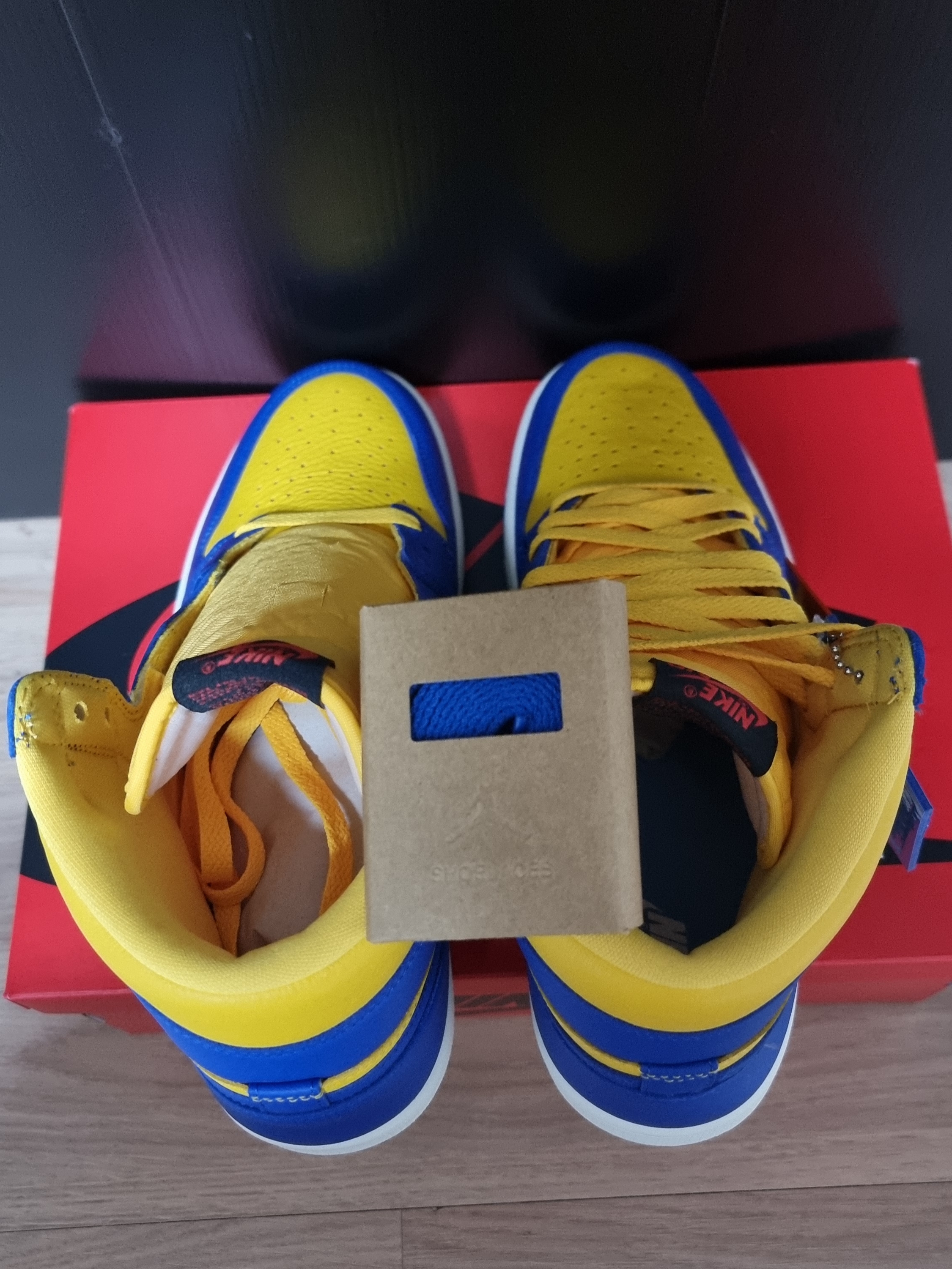 (W) Jordan 1 Retro High OG Game Royal and Varsity Maize 착용 스타일 - 2
