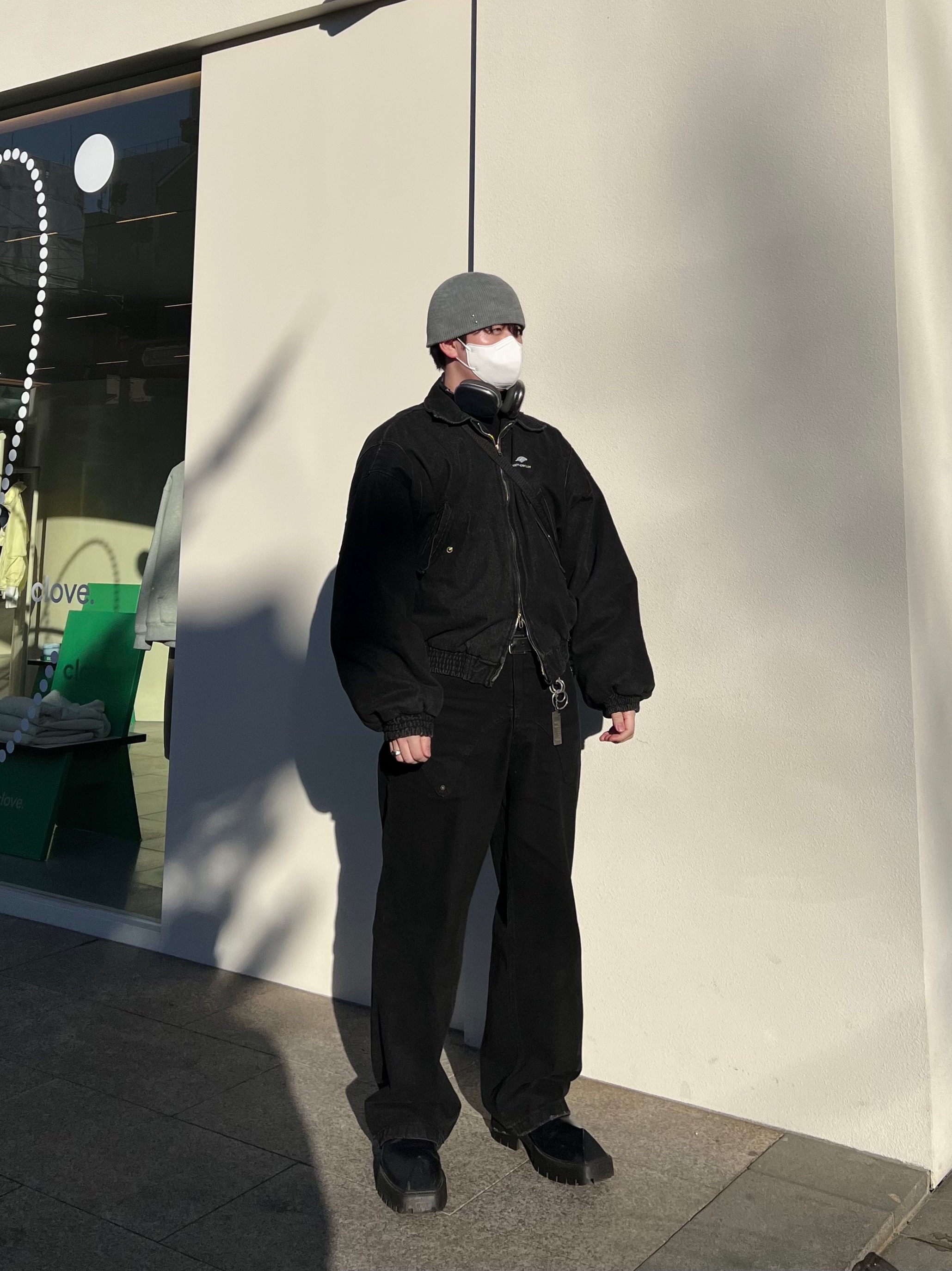 Balenciaga Rhino Derby Shoes Black, Apple AirPods Max Lightning Space Gray (Korean Ver.) 착용 스타일 - 2