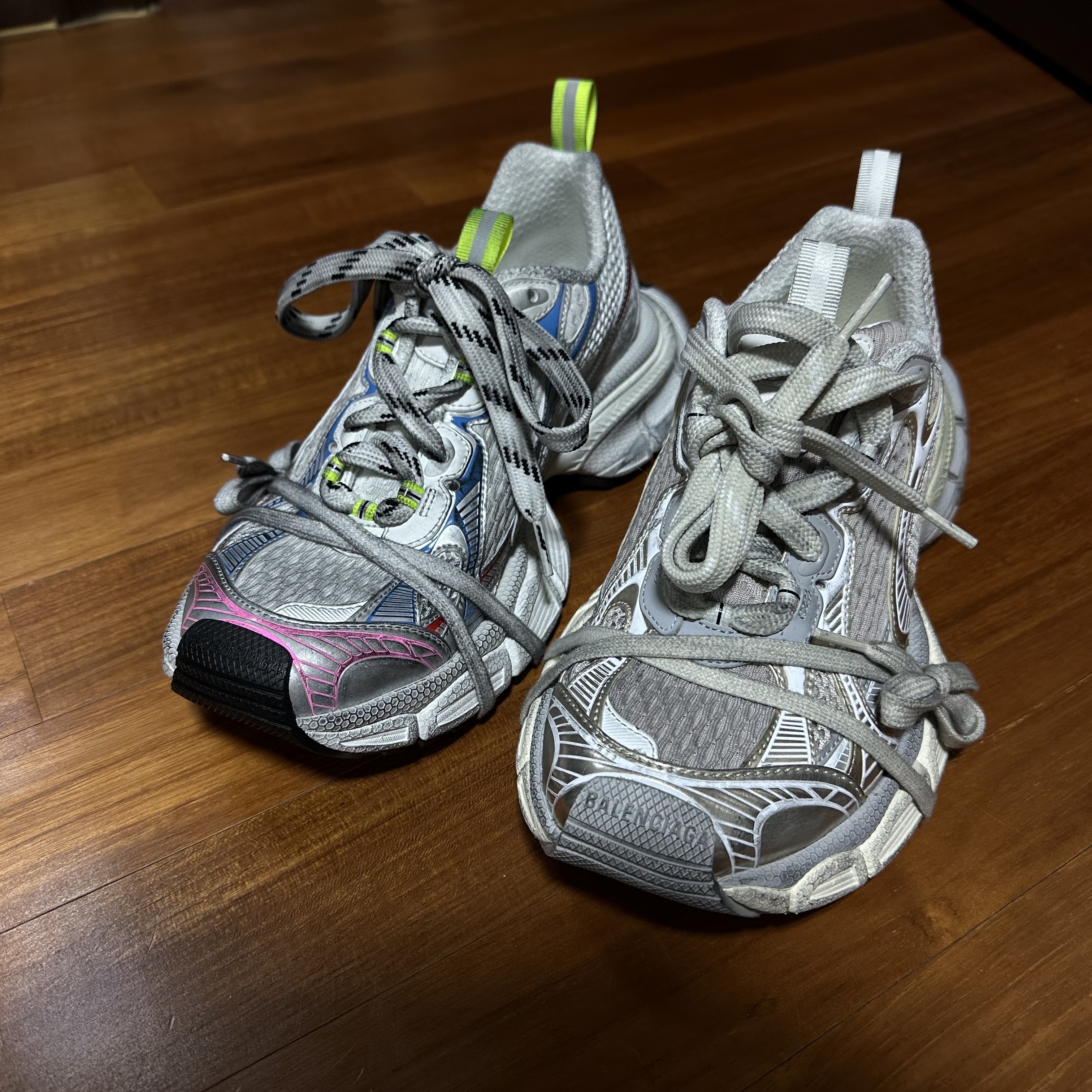 Balenciaga 3XL Sneakers White Red Blue, Balenciaga 3XL Sneakers Light Beige 착용 스타일 - 1